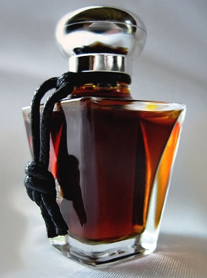 Oudh Lacquer Soivohle for women and men