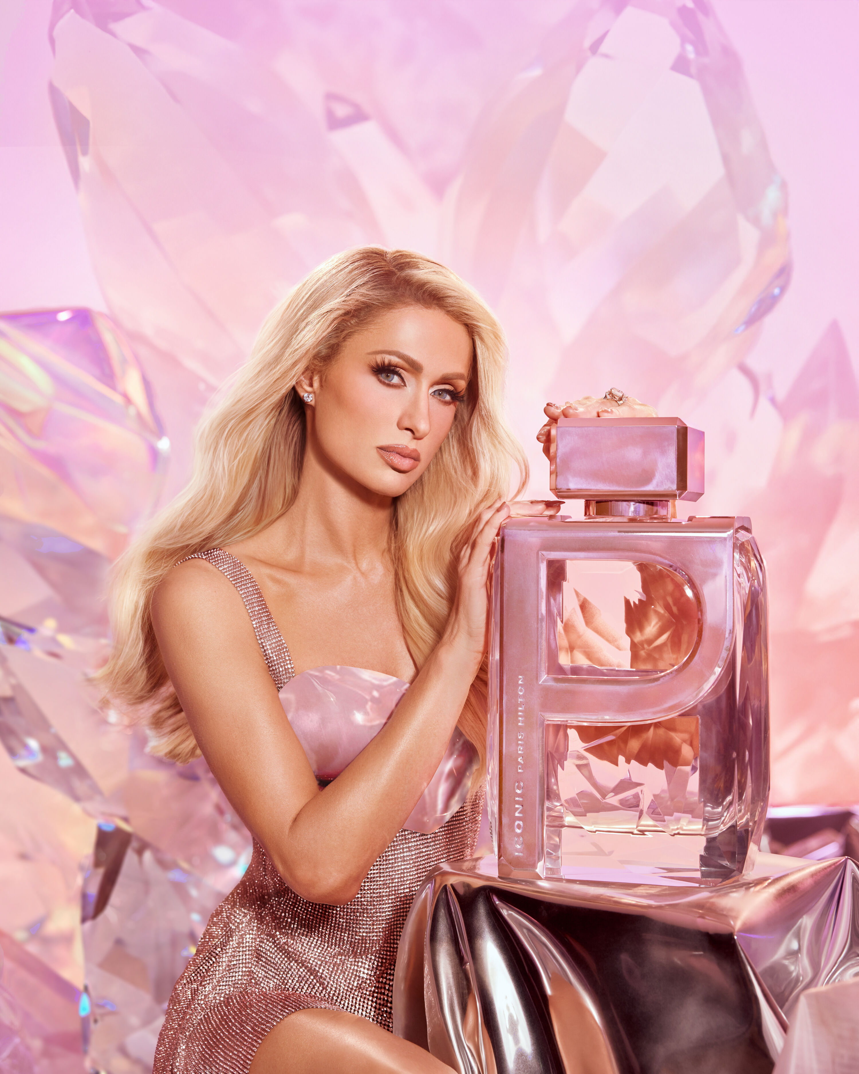 Paris Hilton Iconic Novosti