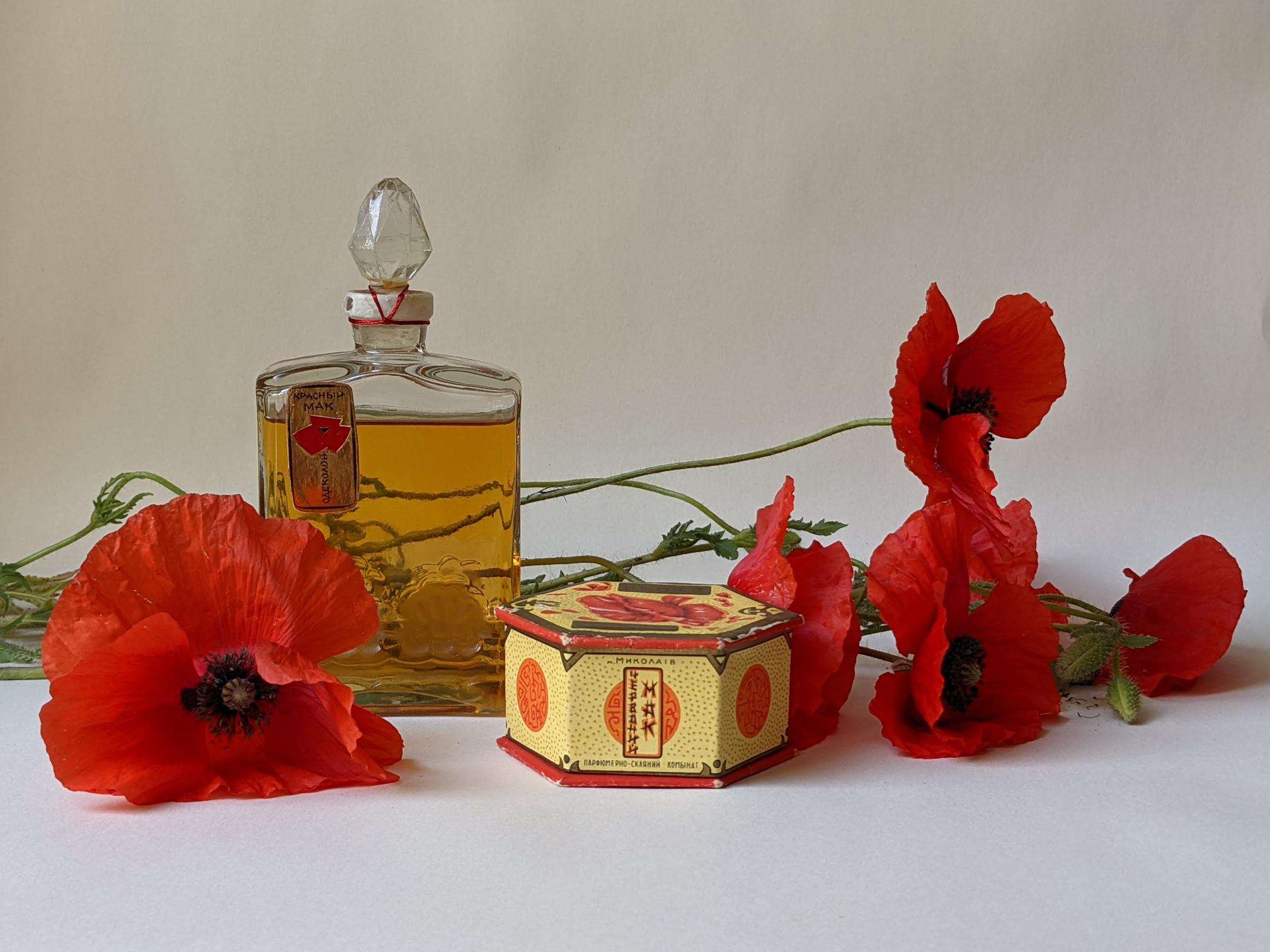 Krasny Mak' (Red Poppy): Younger Than It Seems ~ Vintage Fragrances