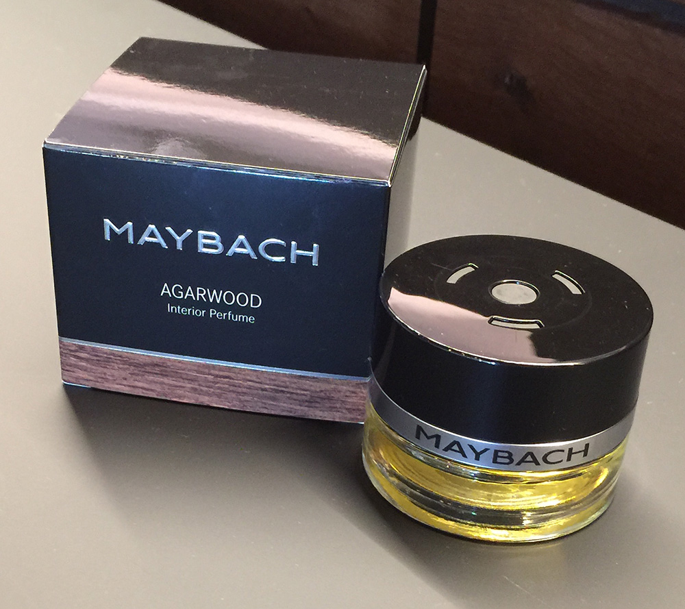 Mercedes Maybach(梅赛德斯奔驰 迈巴赫)的Agarwood(沉香木)室内香水 文艺书籍事件