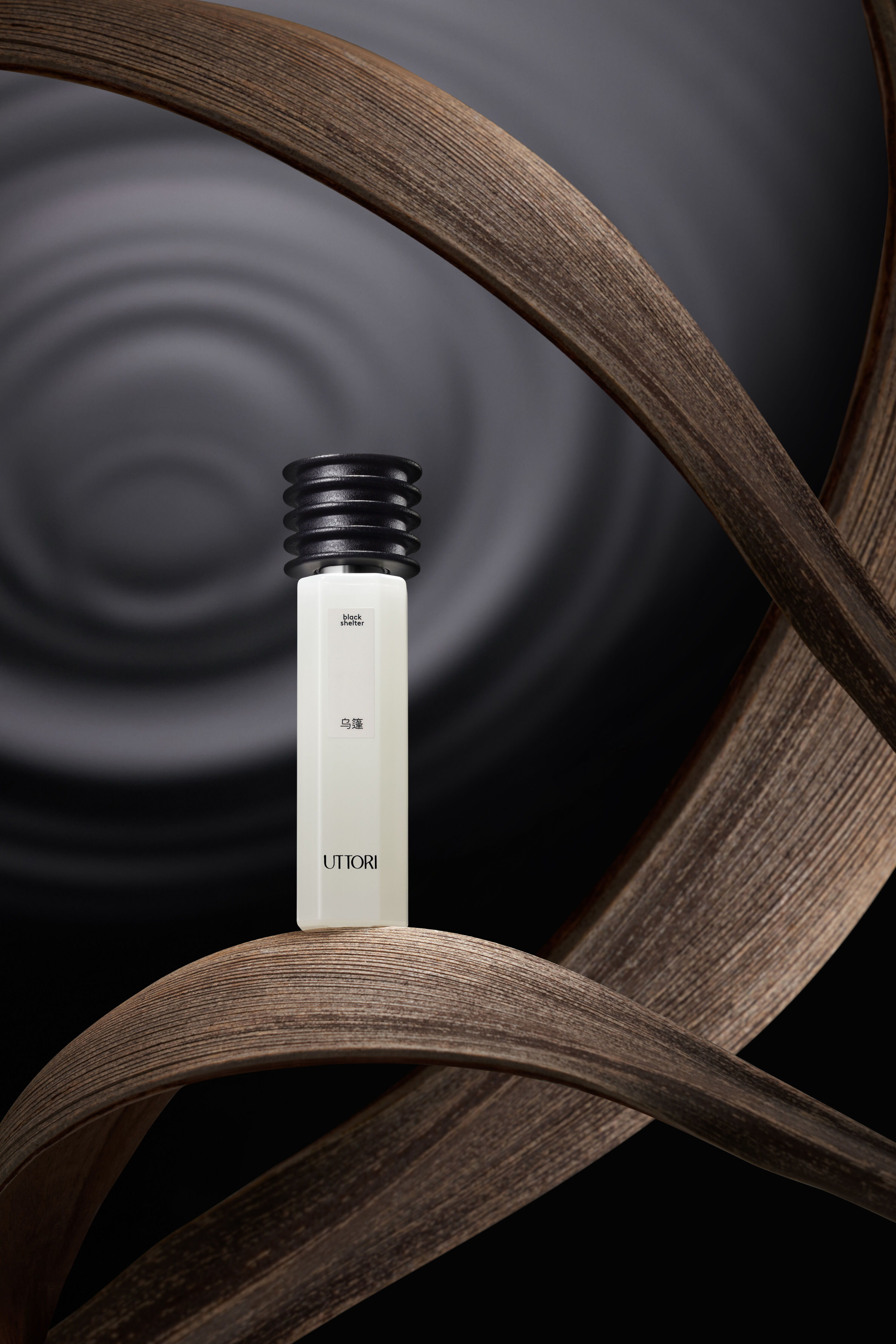 Black Shelter 乌篷 Uttori 五朵里 for women and men perfume