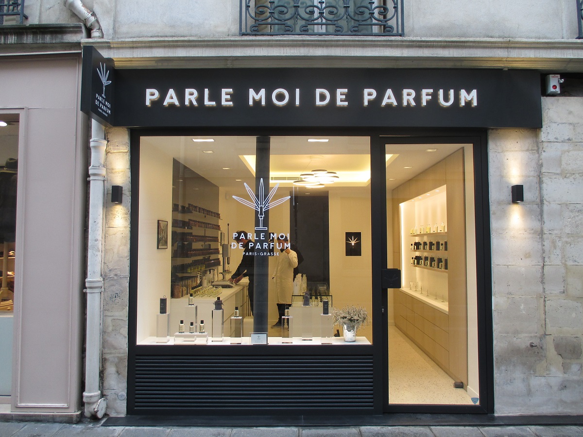 De moi. Parle moi de Parfum логотип. Parlez moi de Parfum Мишель Альмарак. Boutique 1 Парфюм. De moi brand.