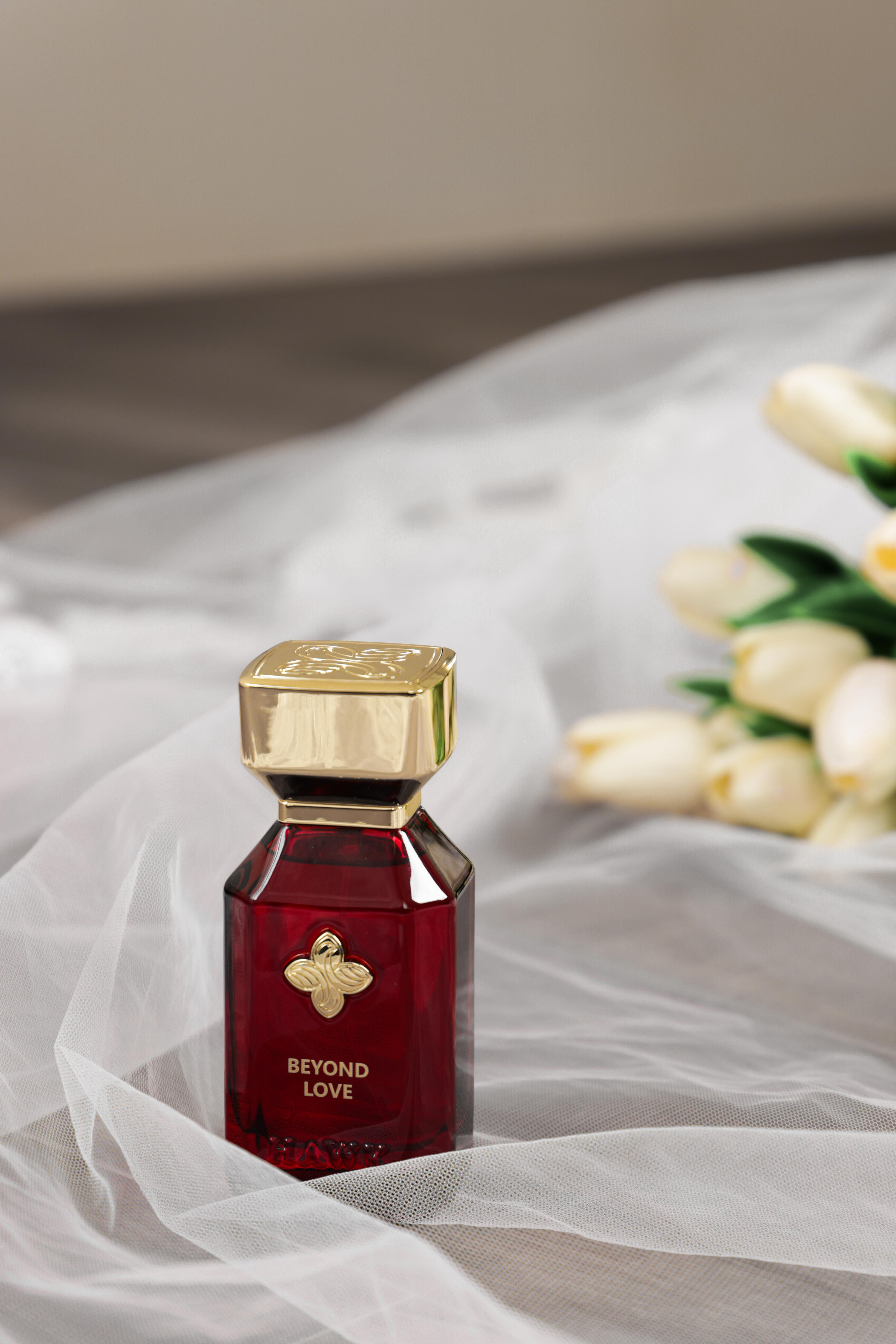 Beyond Love od Hawk Perfumes: Košík jablek a kytice květin z Ománu