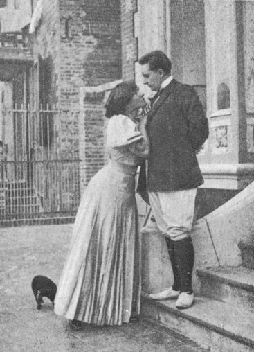 Colette and Missy de Morny facing each other , photo in profile