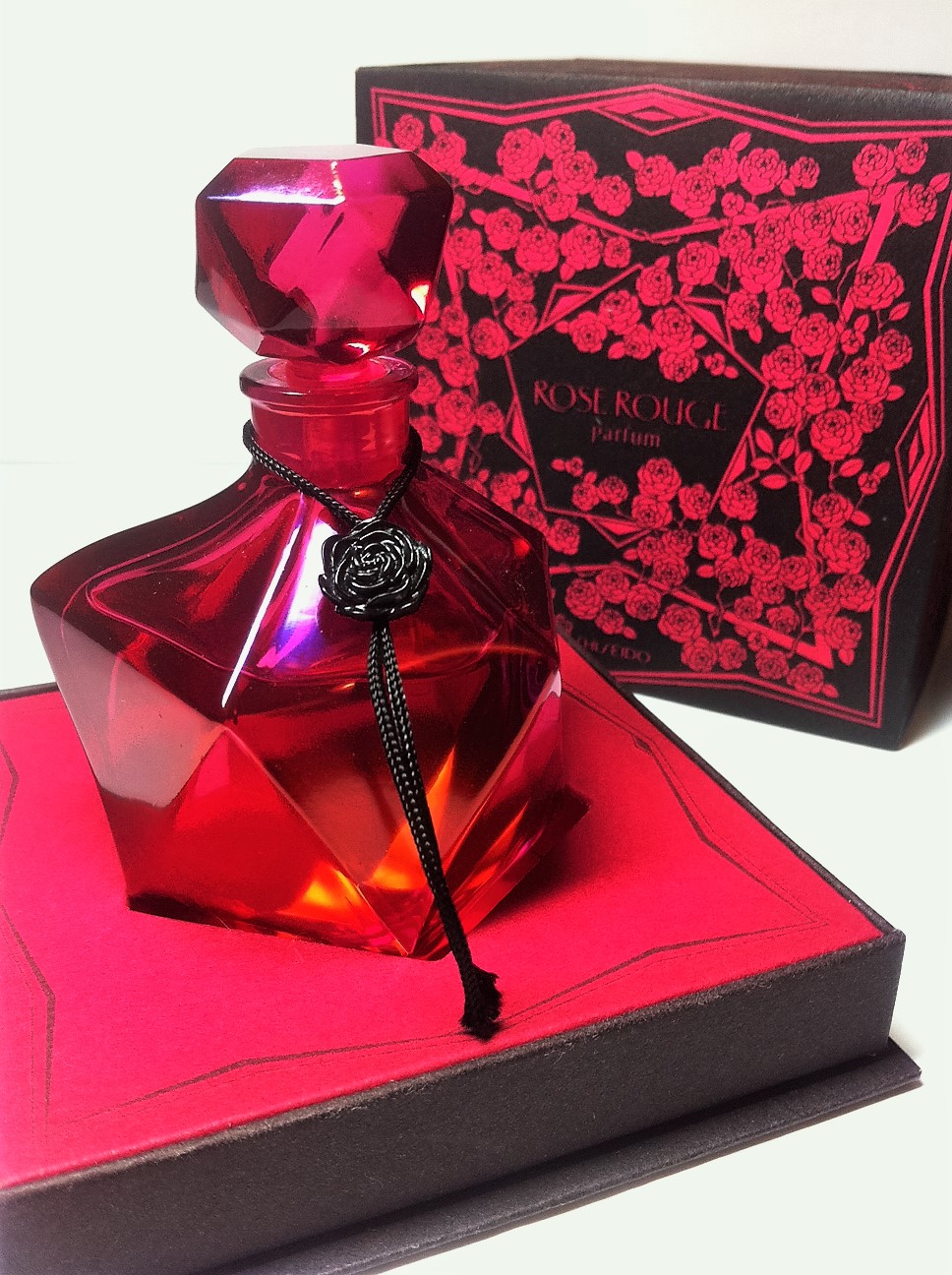 ヴィンテージ香水「Rose Rouge Shiseido」のレビュー ~ ヴィンテージ香水