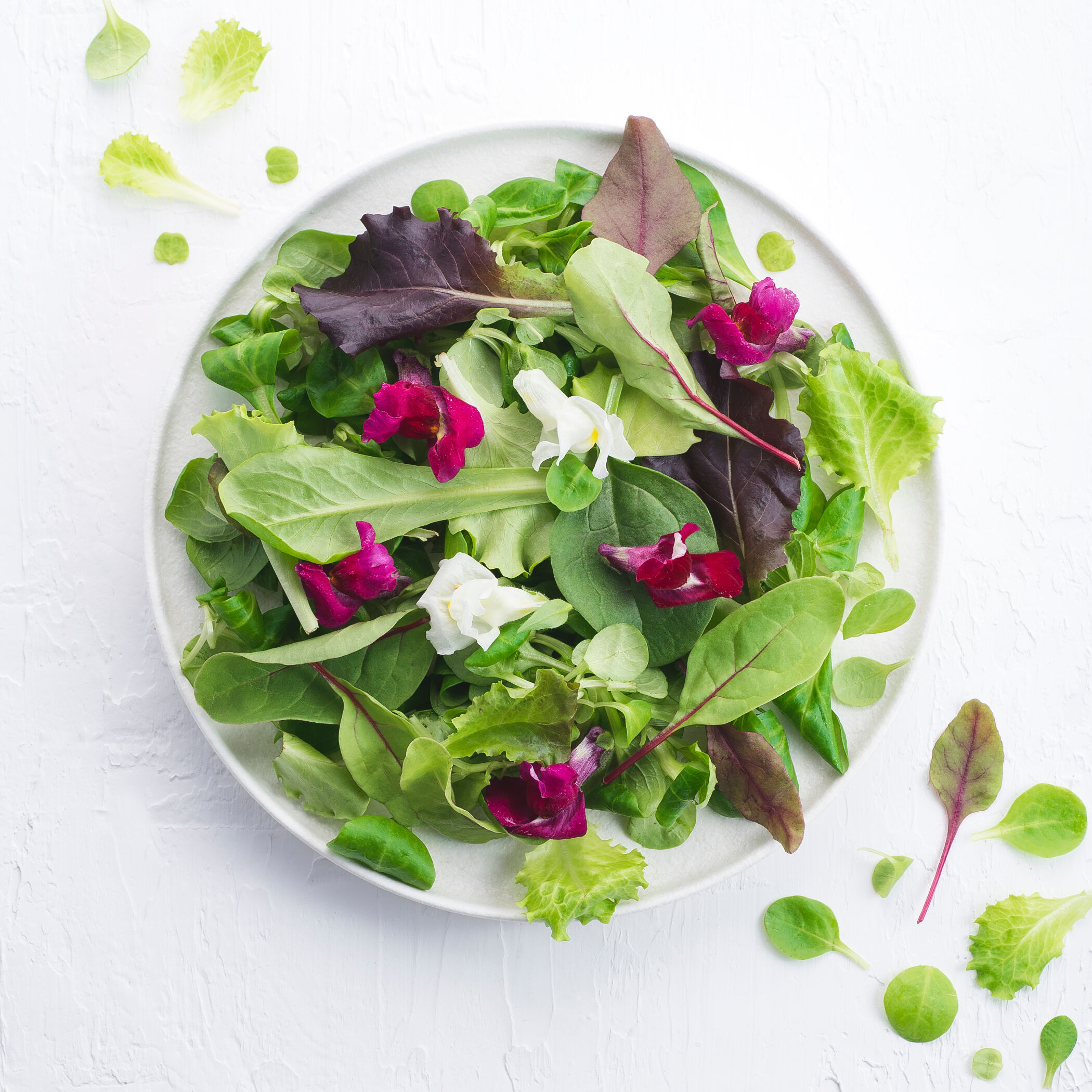 salad with flowers