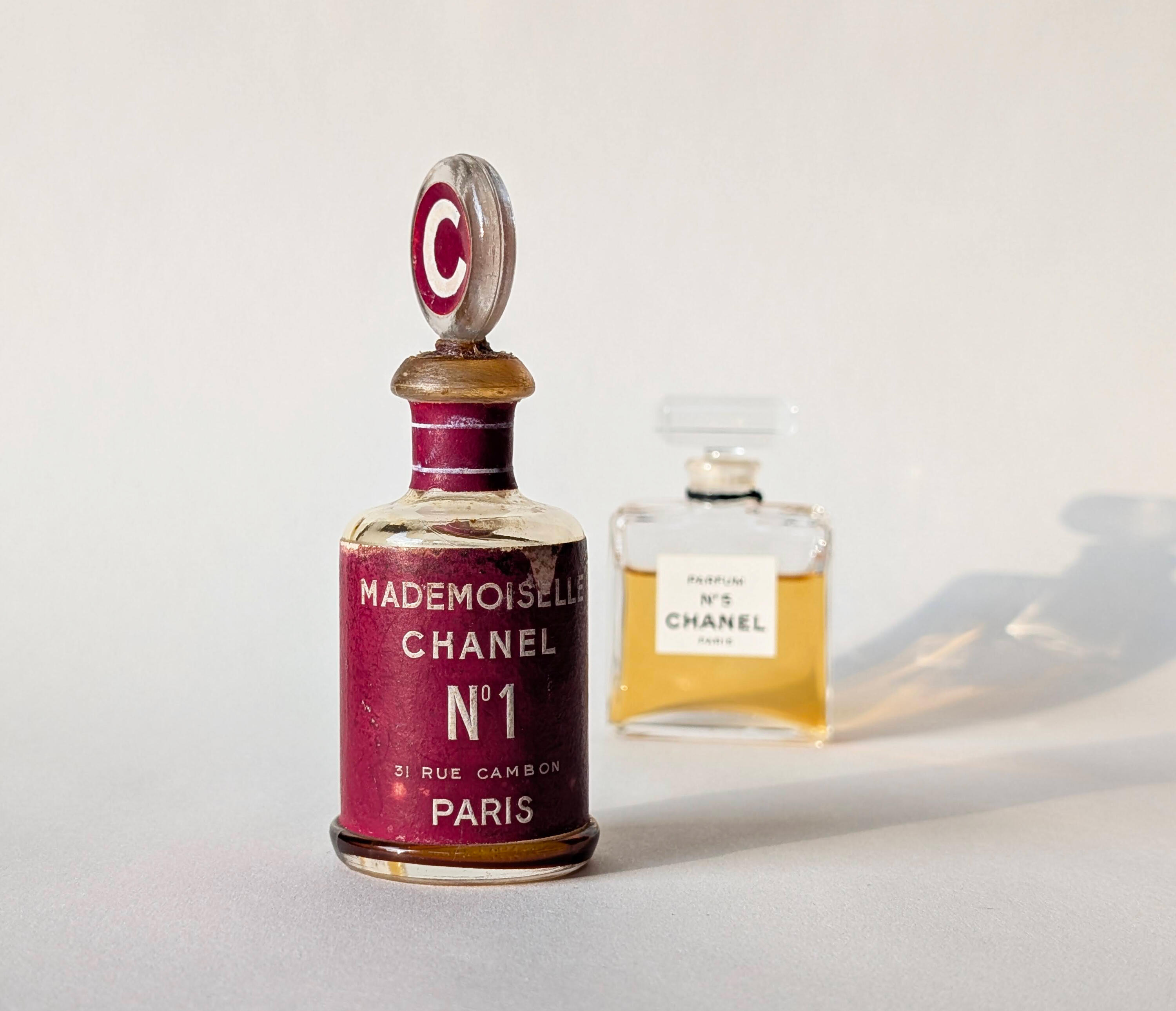 Chanelの謎 4：赤いラベルのボトル ~ コラム