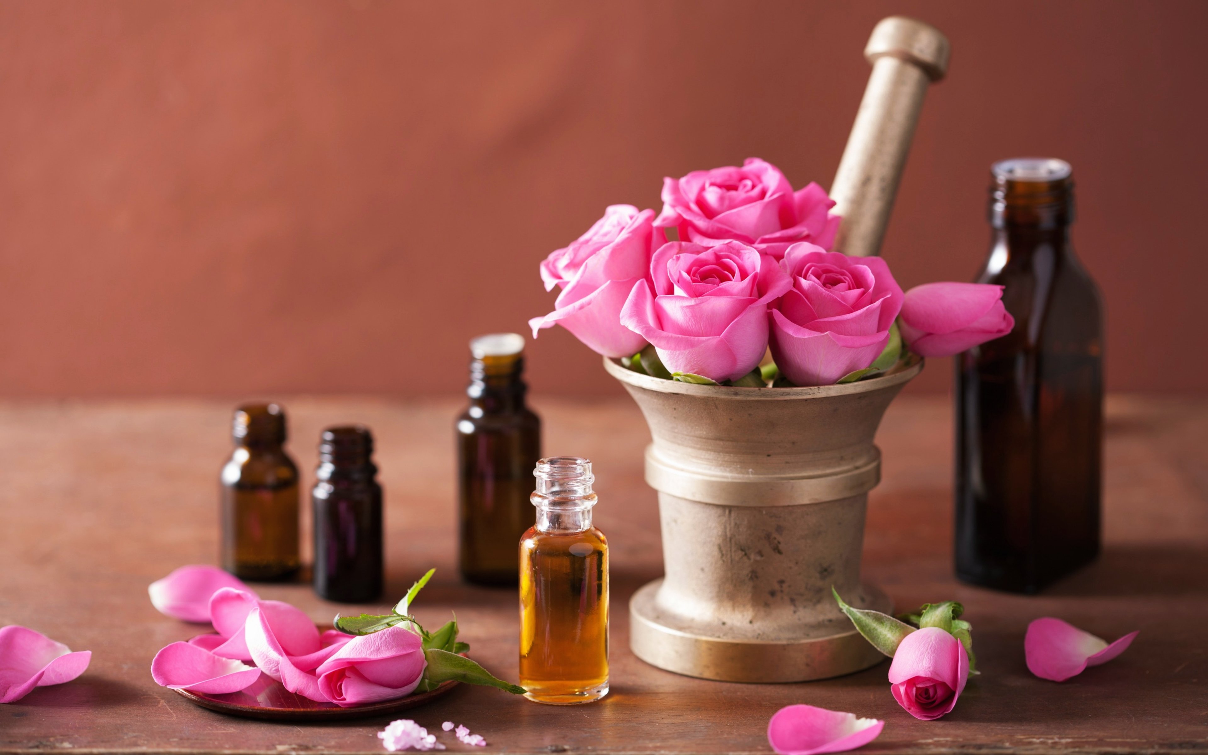 roses and oils phials 