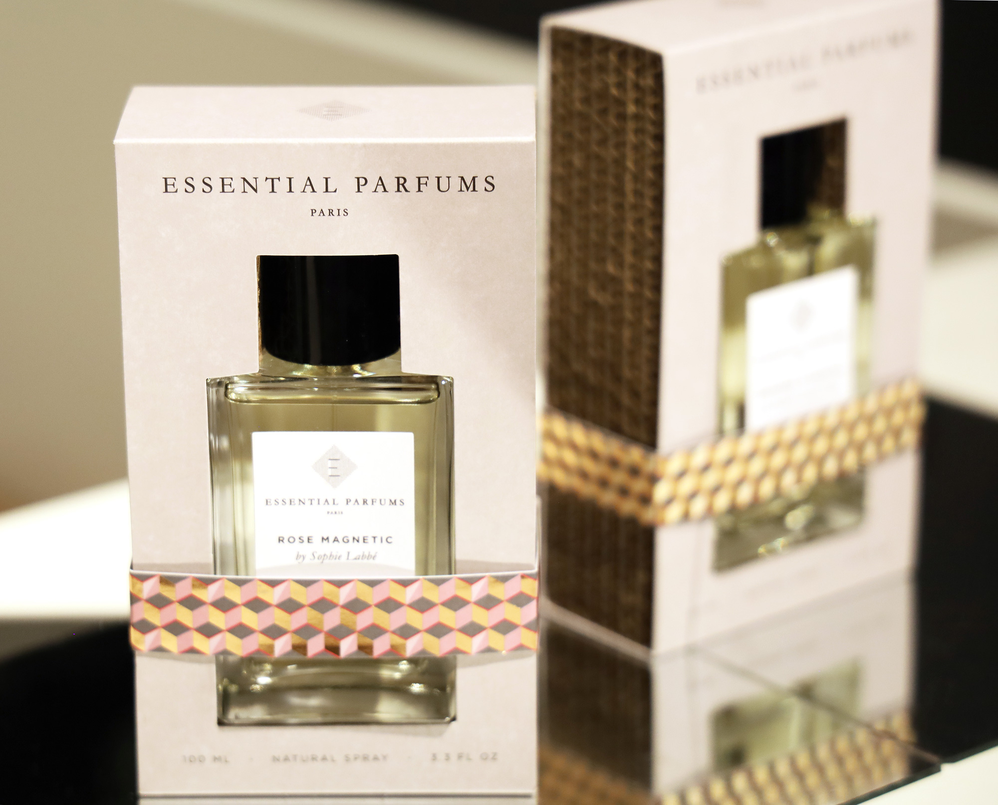 Essential parfums paris bergamote. Essential Parfums Bergamote. Бойс Империал Парфюм. Boise Imperial Essential Parfums. Бойс Империал Парфюм бергамот.