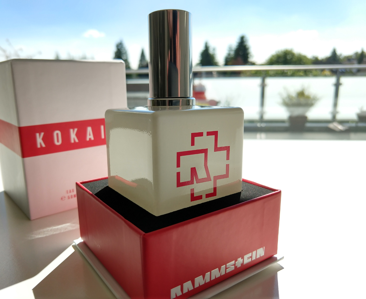Духи рамштайн. Духи рамштайн пуси. Rammstein rosenrot intense духи. Духи кокаин рамштайн. Парфюм рамштайн.