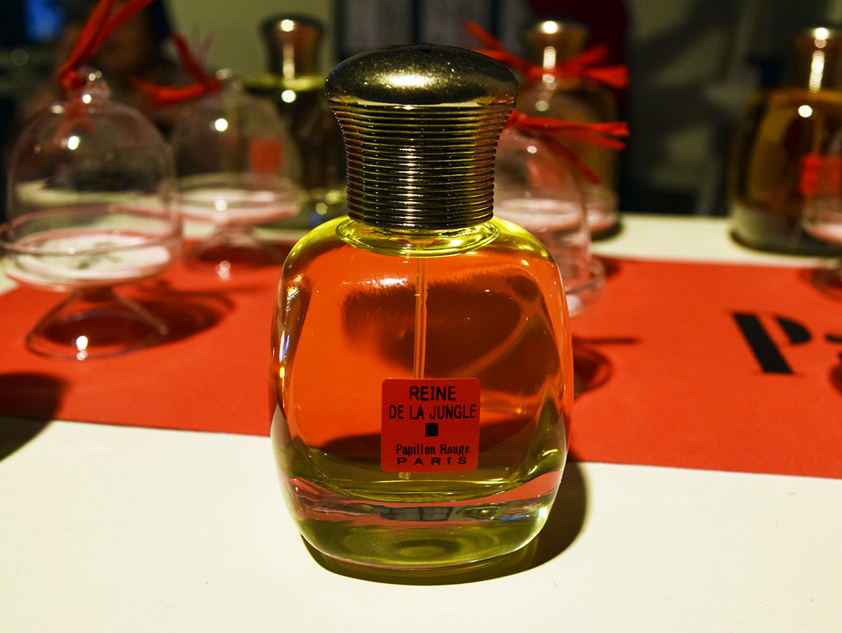 papillon rouge parfum