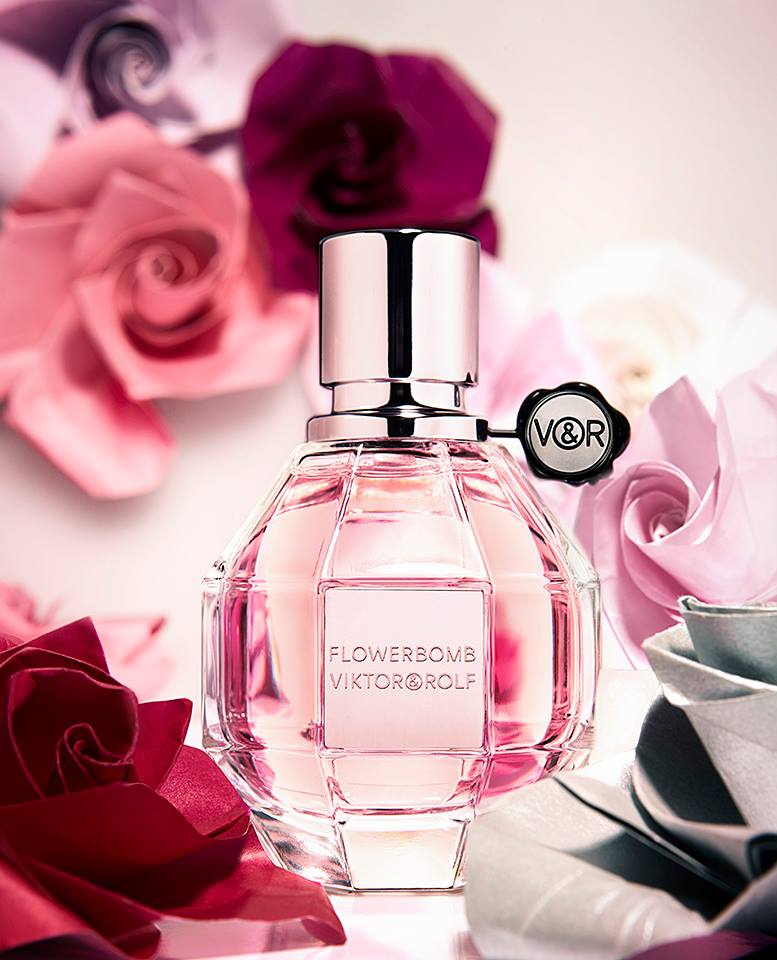 Посоветуйте парфюм. Flowerbomb parfume. Viktor Rolf Flowerbomb. Viktor & Rolf аромат Flowerbomb.