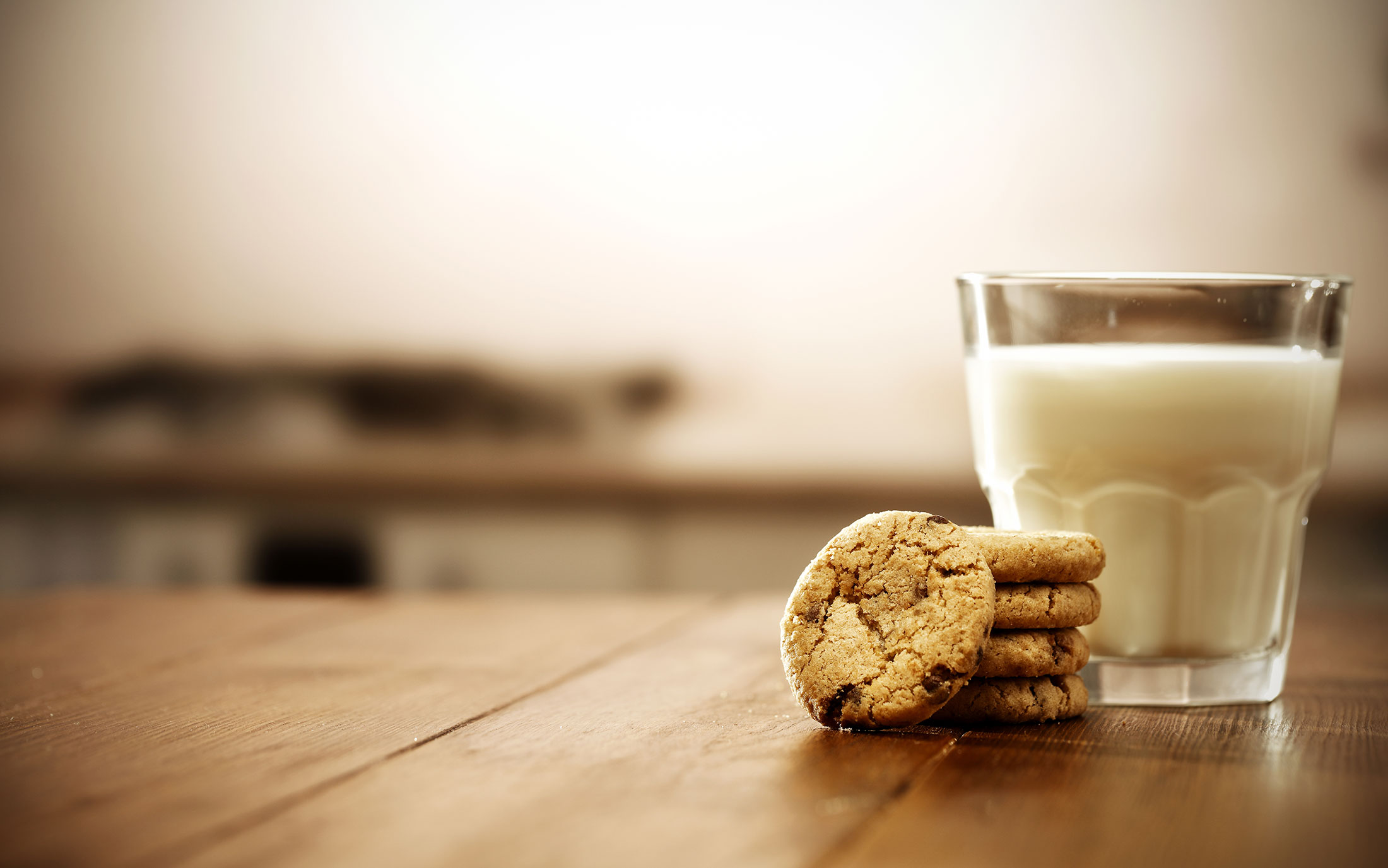 glass of milk and biscuit