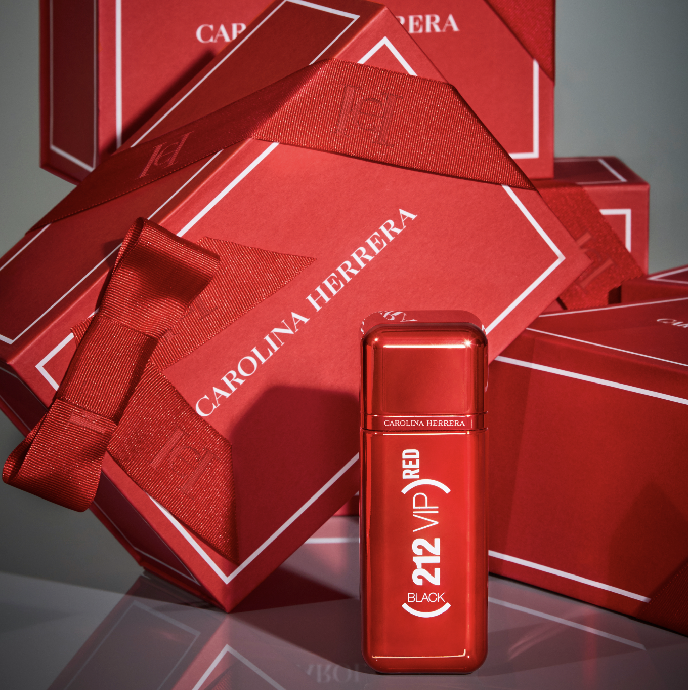 Мужские духи в летуаль. Carolina Herrera 212 VIP Red. Carolina Herrera 212 (Red) VIP Black. Carolina Herrera 212 VIP Rose Red. 212 VIP Carolina Herrera красные.