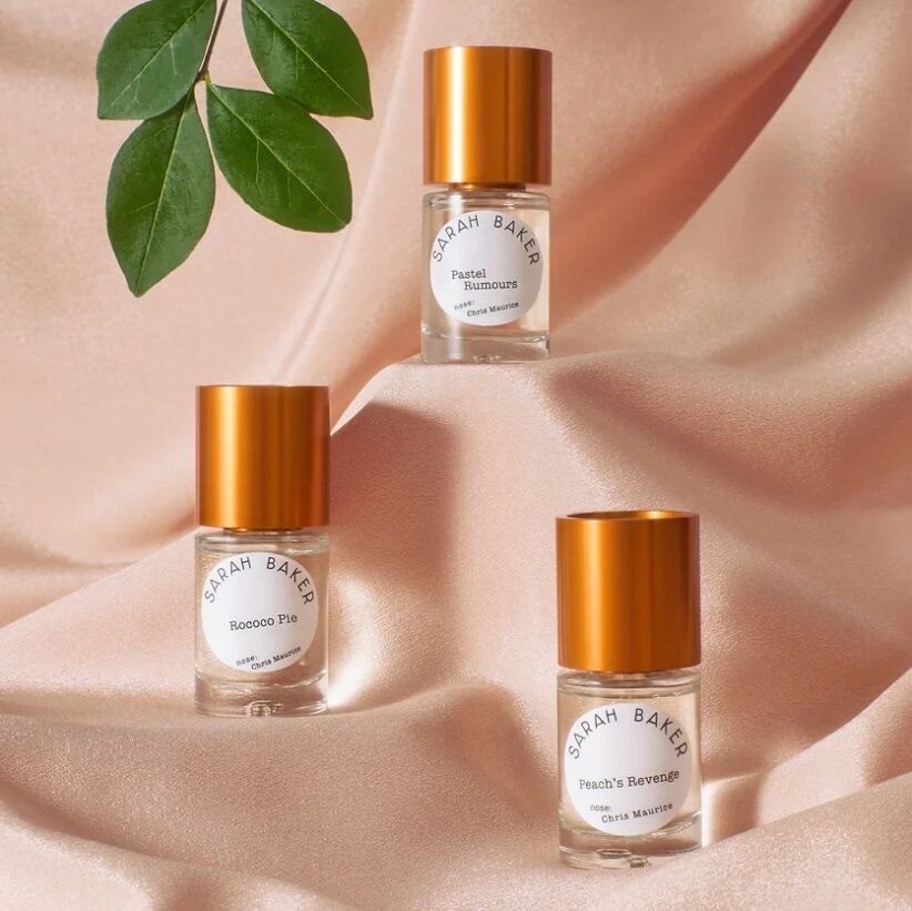 Sarah Baker lance Pastel Rumours et Rococo Pie, formant ainsi la TRILOGIE  DE LA PÊCHE avec Peach's Revenge. ~ Parfums de Niche