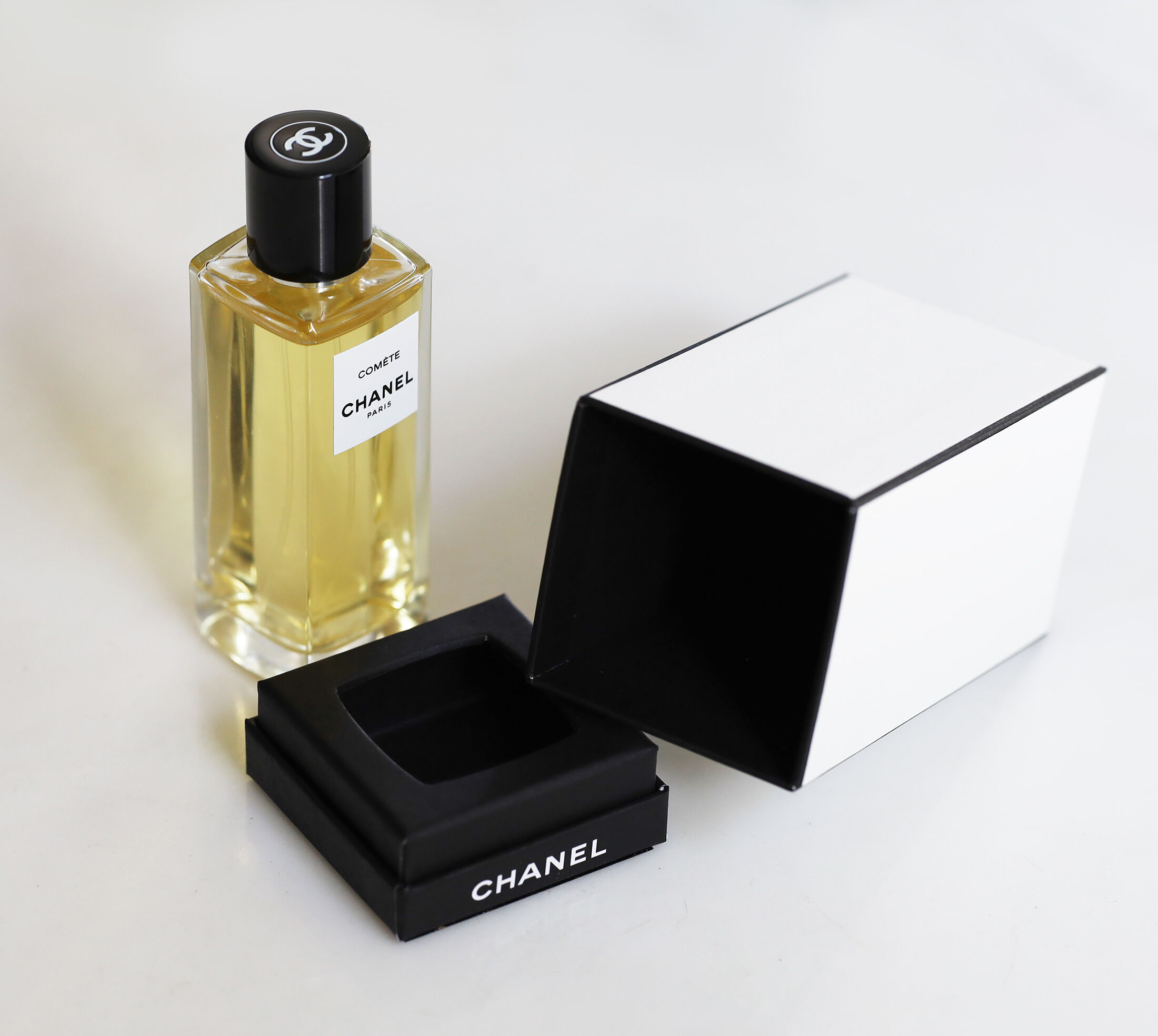 Comète Chanel - Scent of a Woman ~ Fragrance Reviews