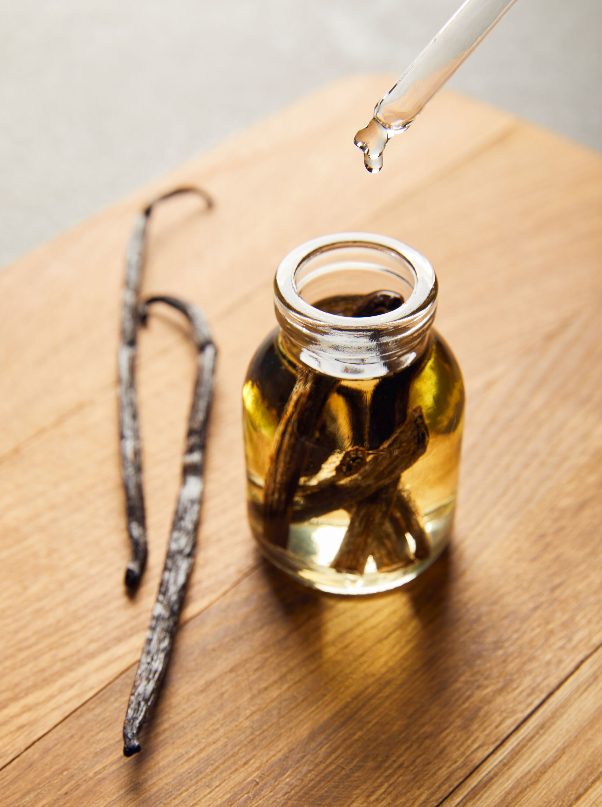 Vanilla oil