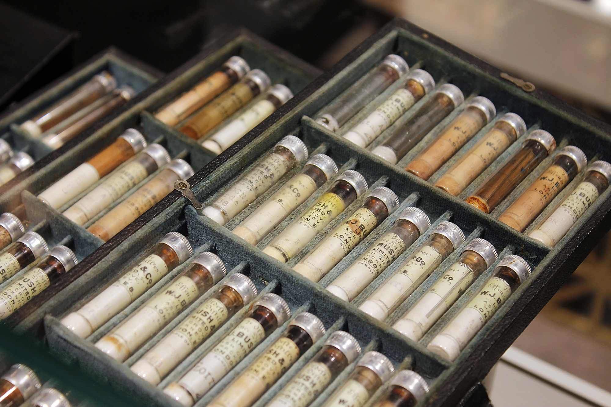 Palette of perfume organ by Ahmet Faruki