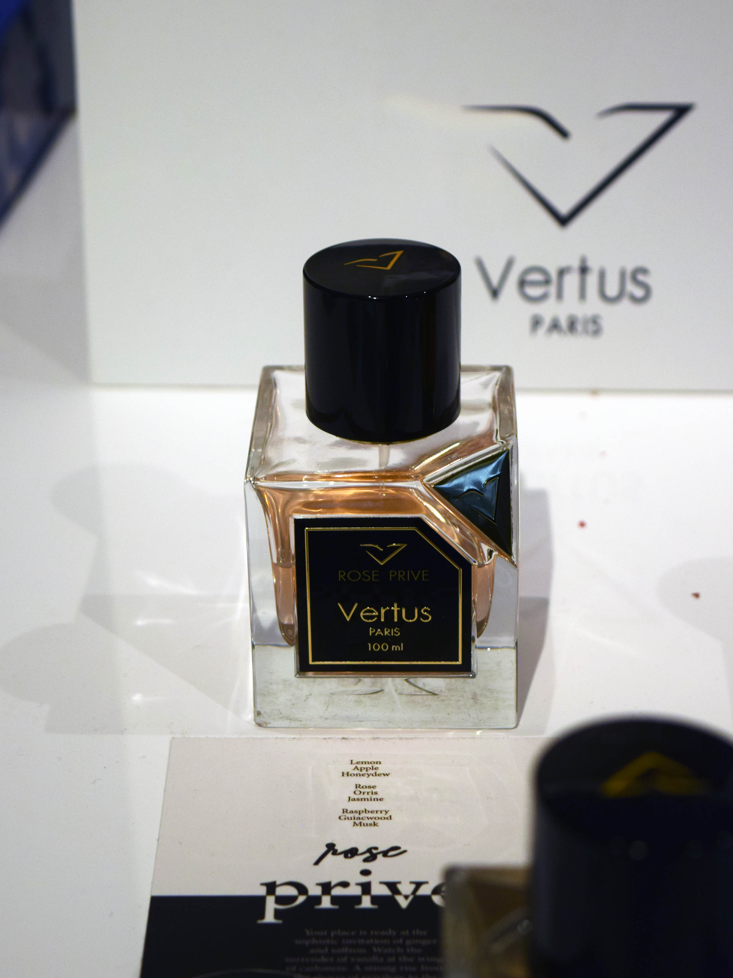 Vertus: Rose Prive.
