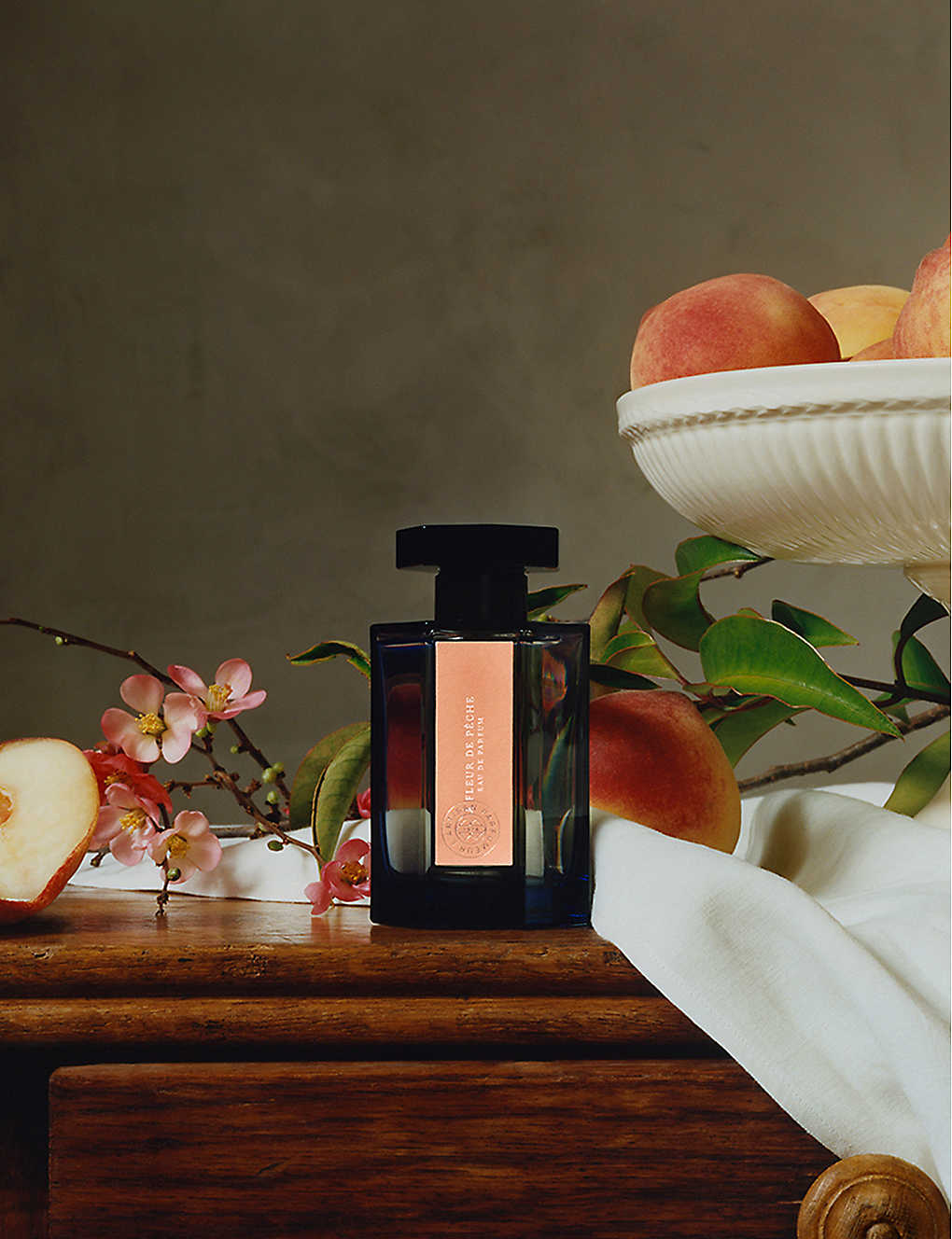 A Fleur de Peche by L'Artisan Parfumeur ad photo