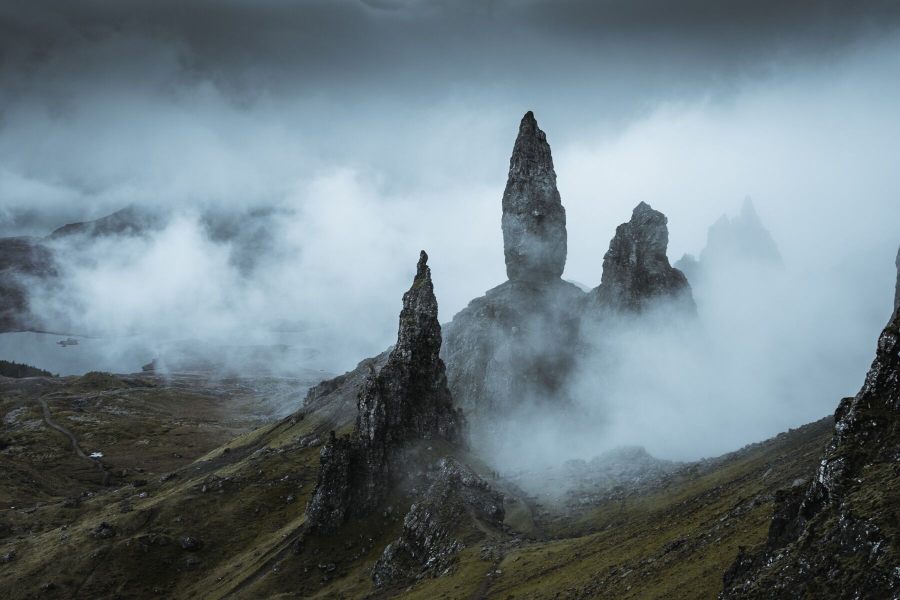 Stacks of pointy rock on a wild, dramatic mountain