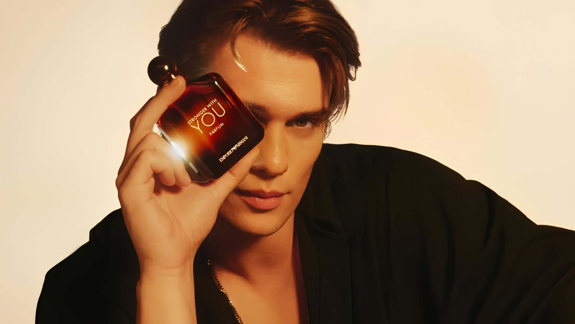 Emporio Armani представили нового парфюмерного амбассадора — Николаса Голицына 