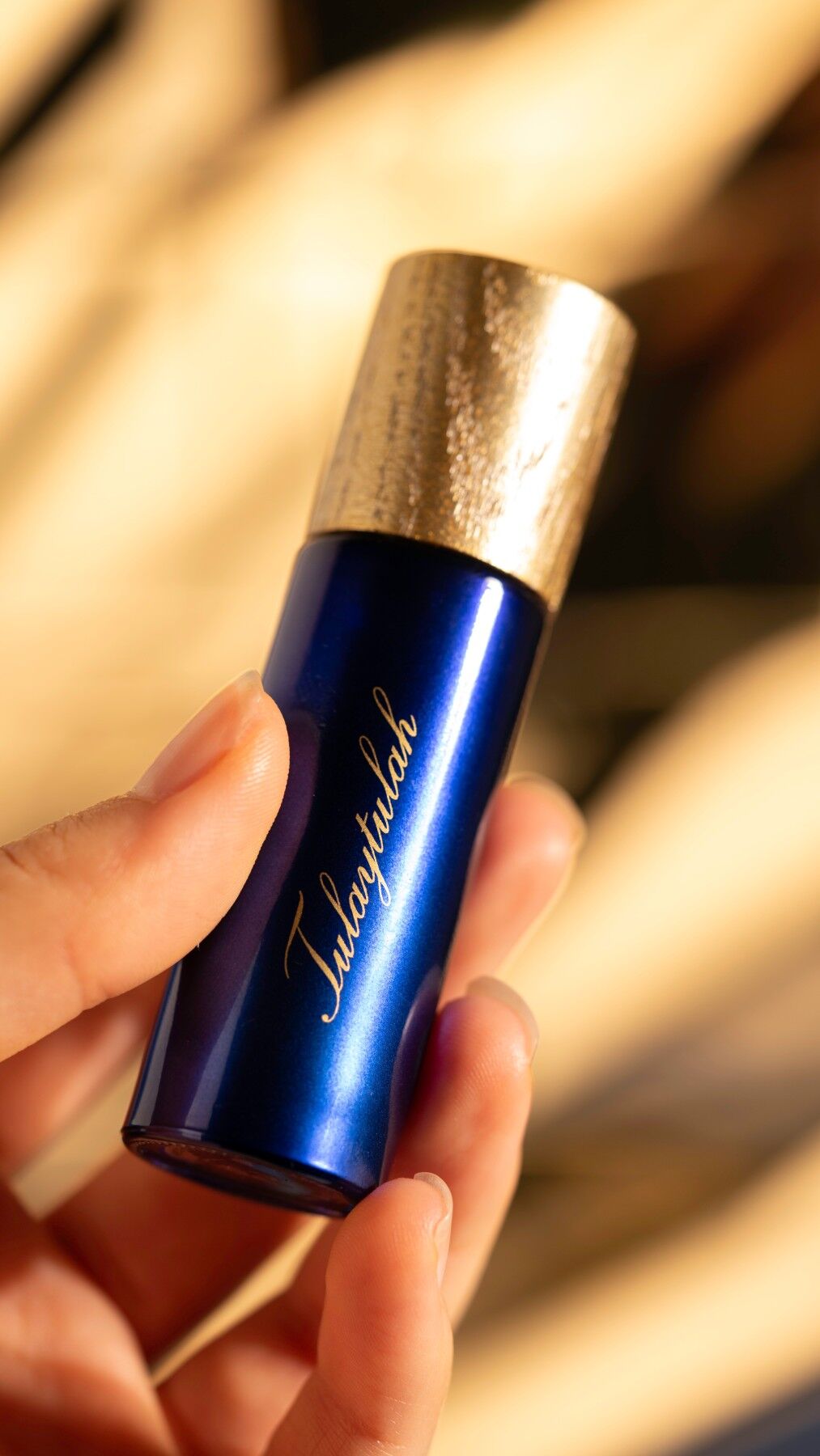 A 10ml of Tulaytulah Obscur against a gold patterned backdrop
