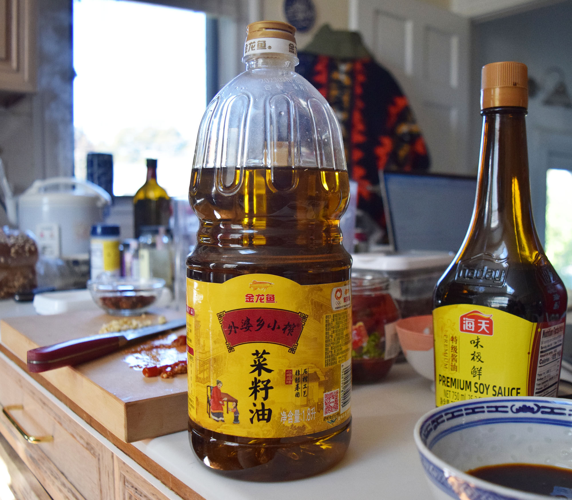 Jar of Chinese rapeseed oil.