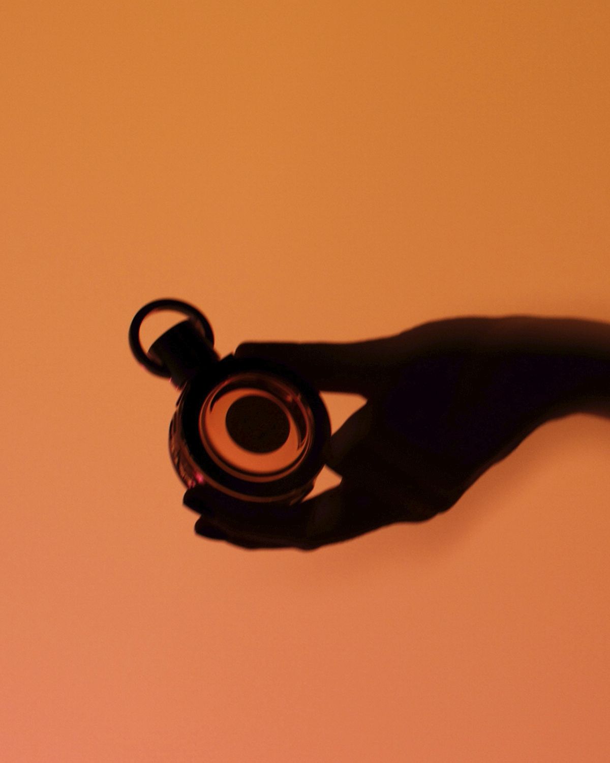 parfums caron bottle silhouette held by hand