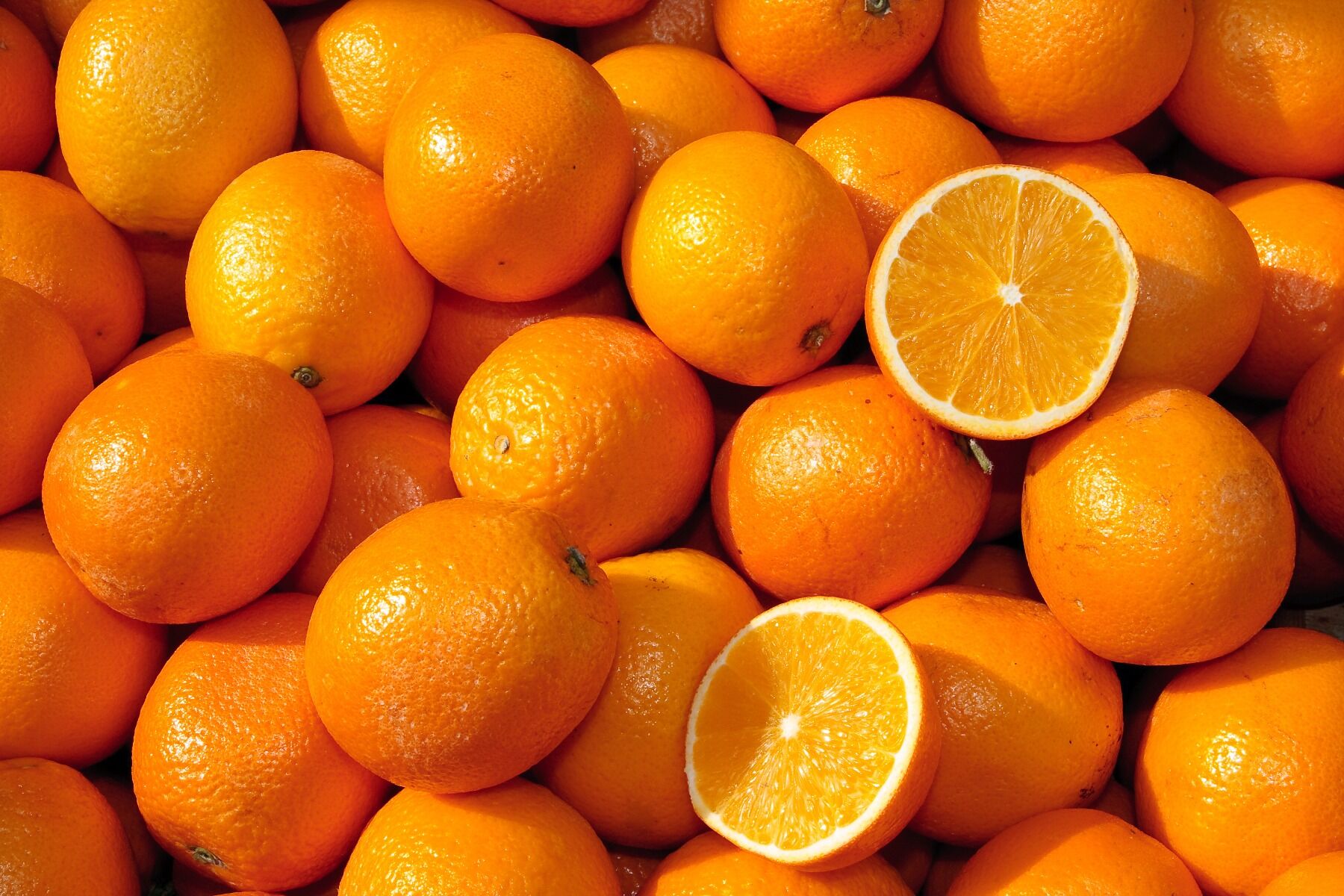 Oranges all piled up together