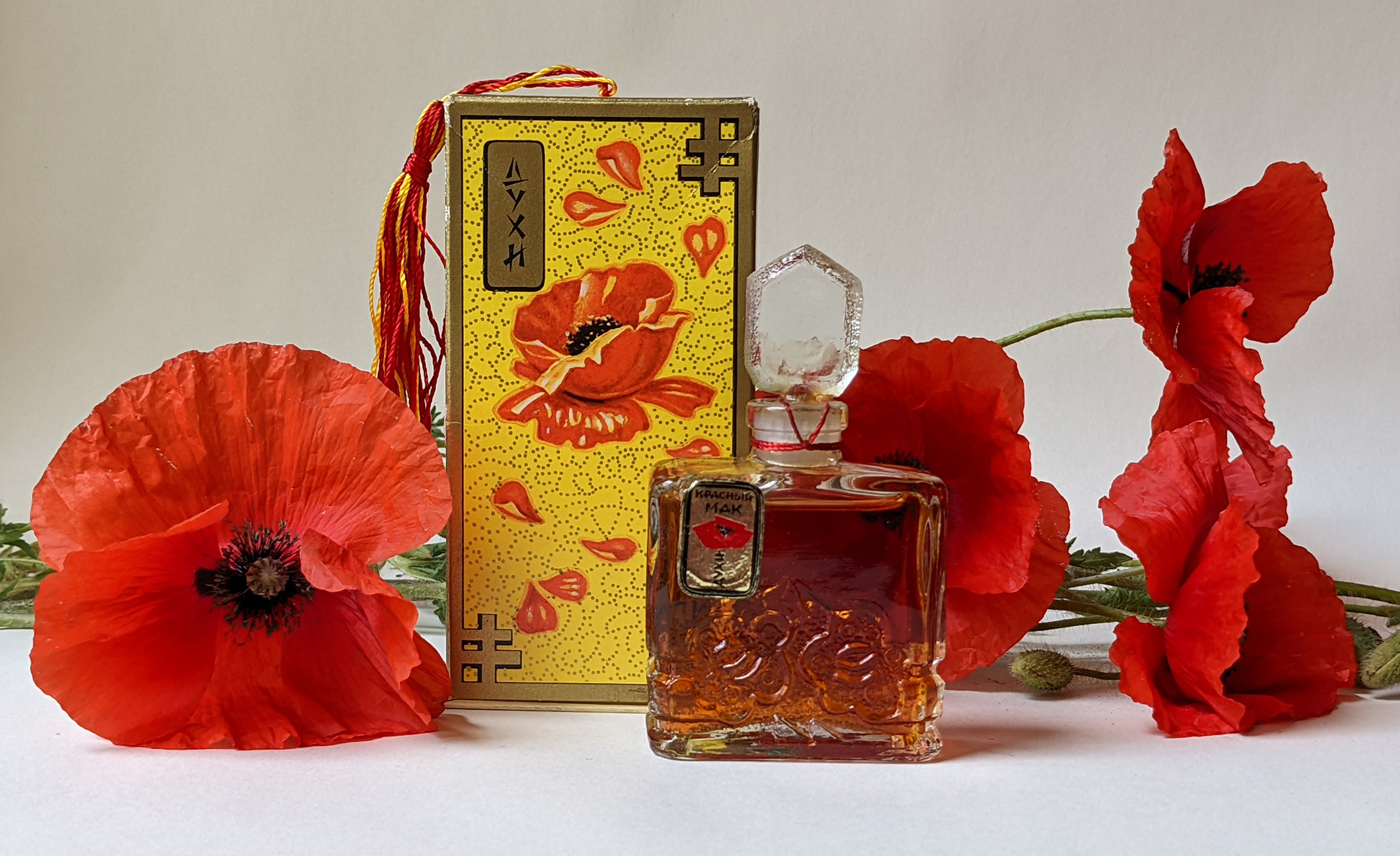 Krasny Mak': A Long-Running Hit ~ Vintage Fragrances