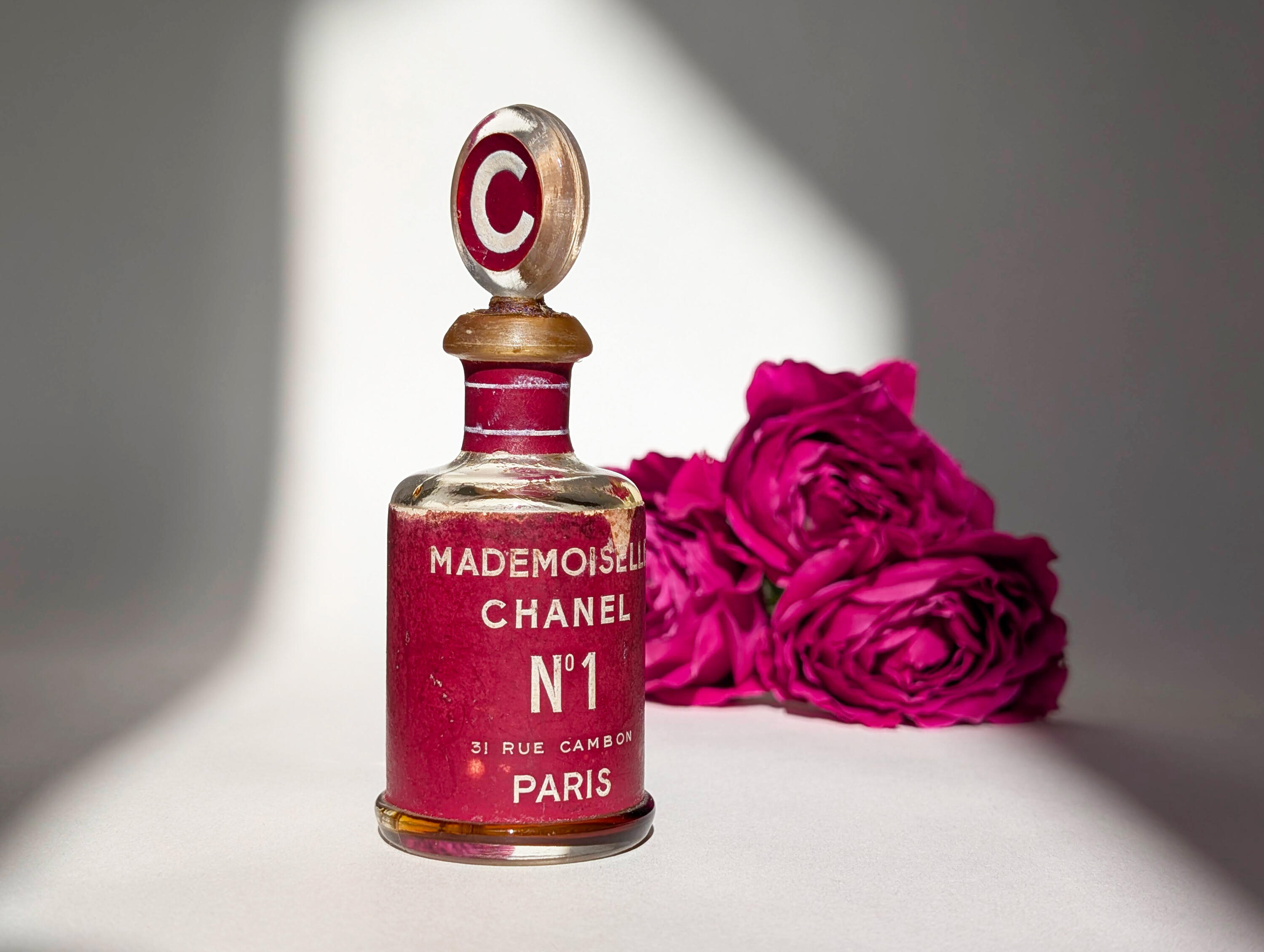 Chanelの謎 4：赤いラベルのボトル ~ コラム