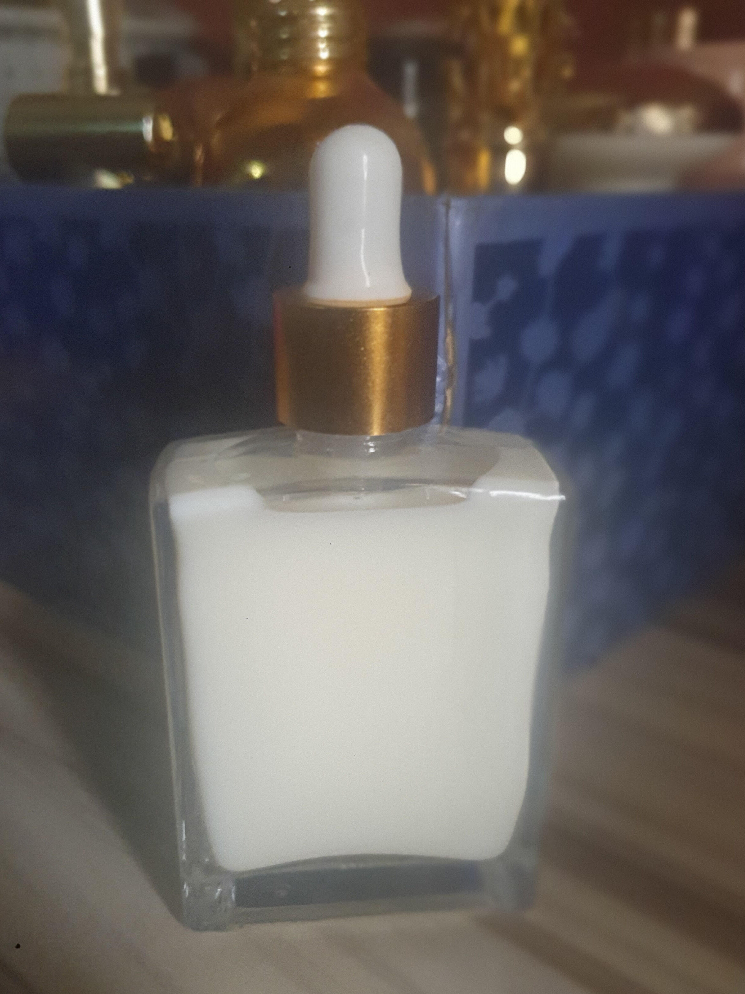 White and/or Musk Khumra