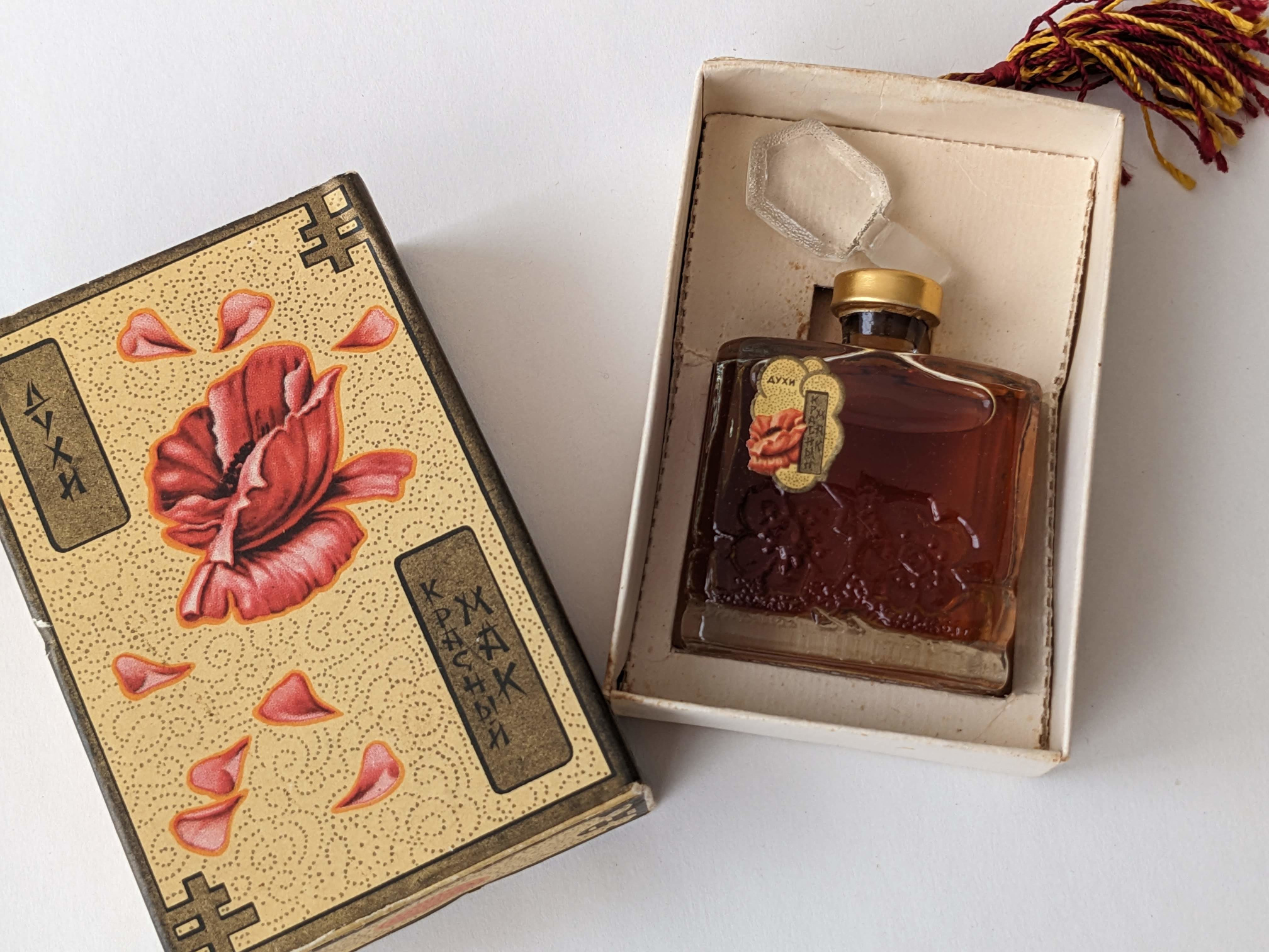 Krasny Mak': A Long-Running Hit ~ Vintage Fragrances