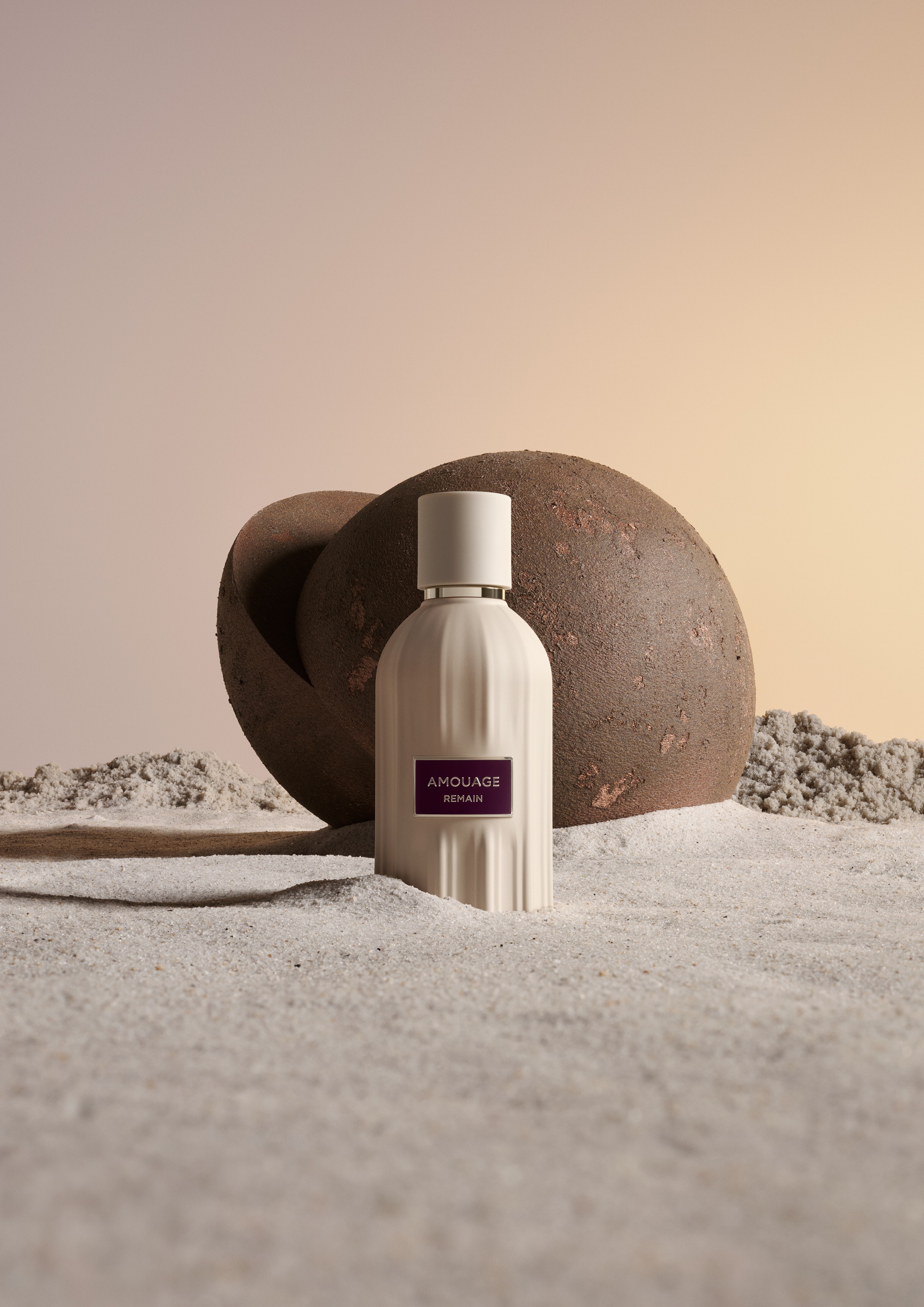 Amouage rozšiřuje kolekci Essences o tři nové kreace — Line 618, Remain a Sequence inspirované — geometrií času