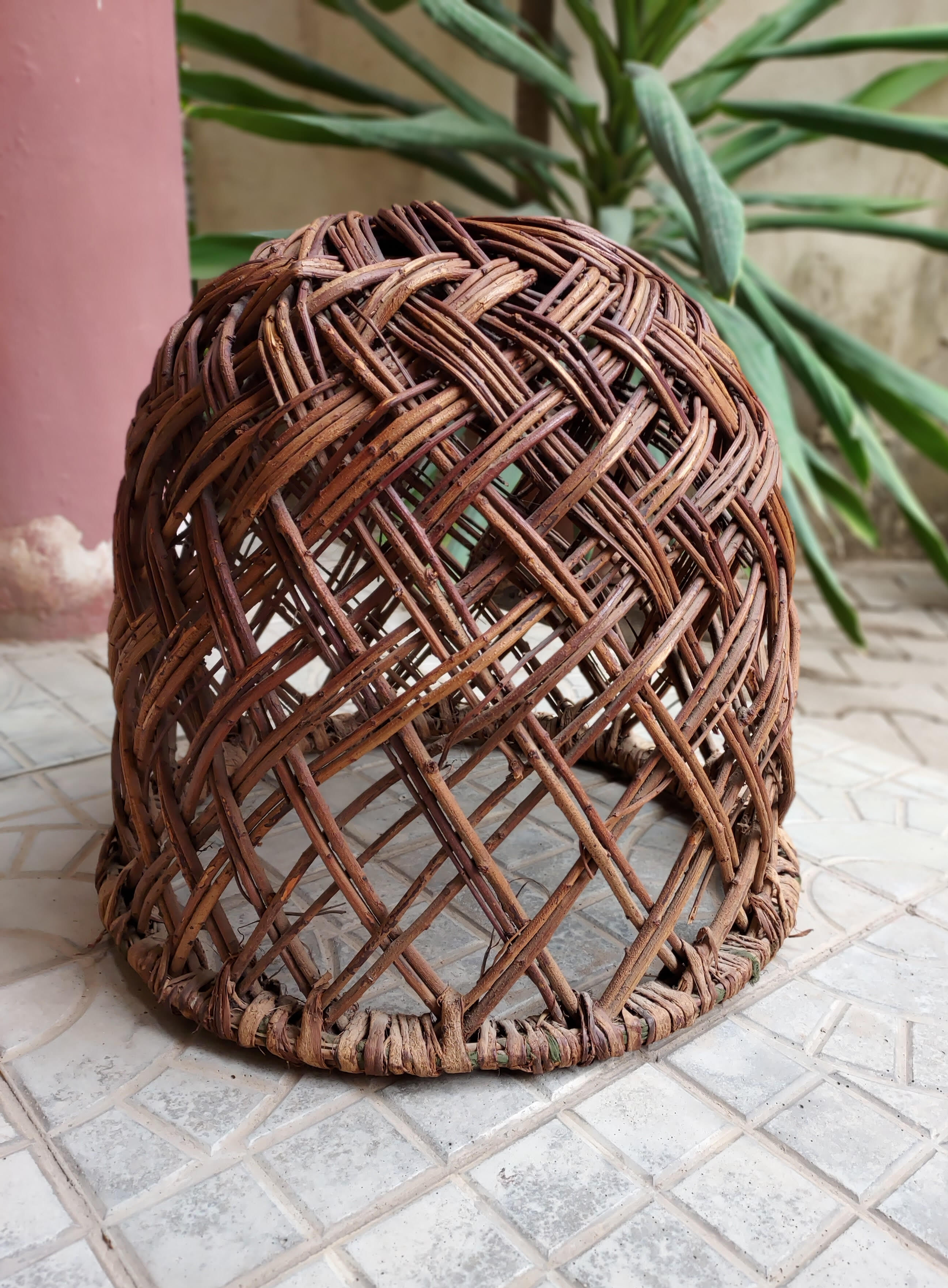 Basket for clothing perfuming