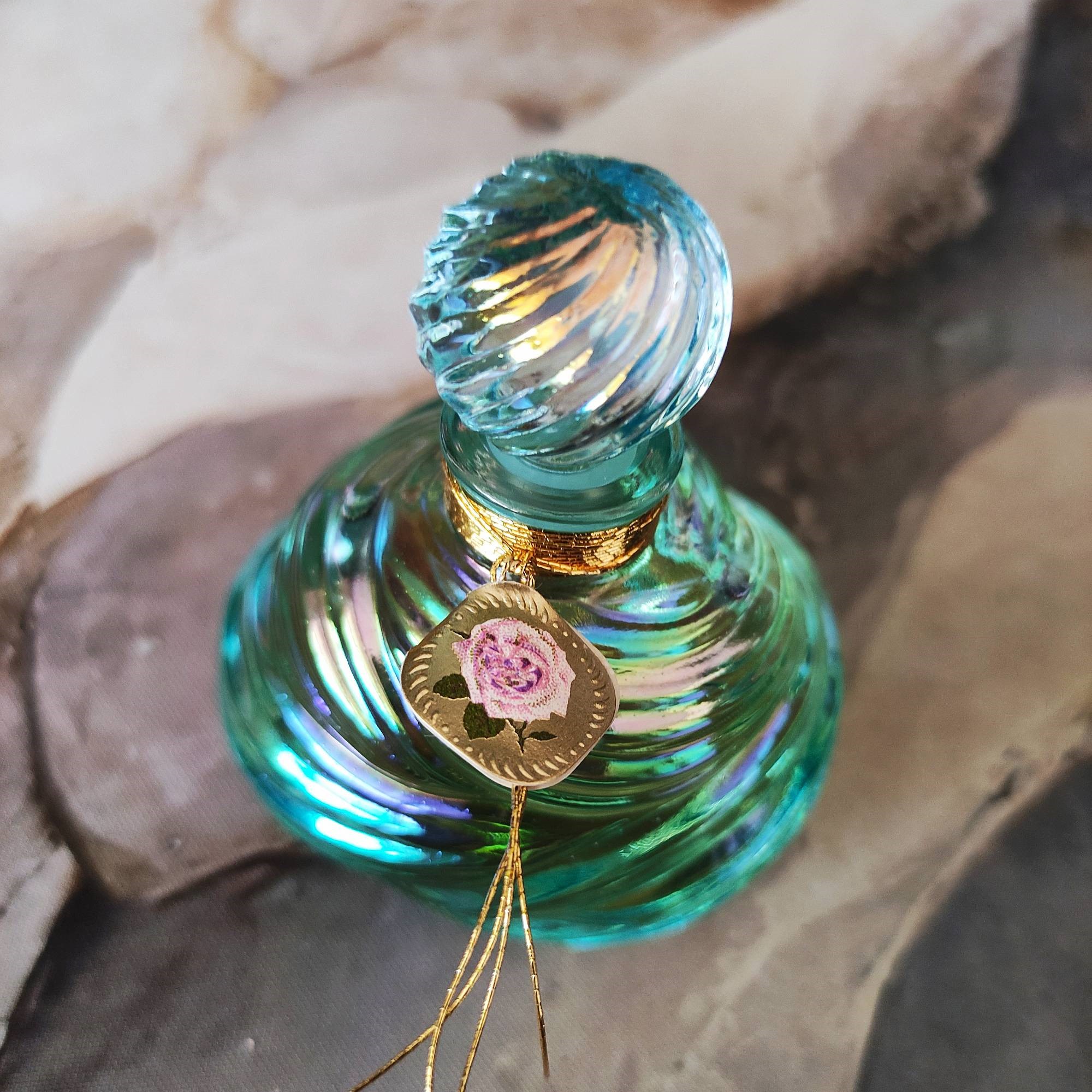 Rose Royale Shiseido: 永遠に若々しいローズ ~ ヴィンテージ香水