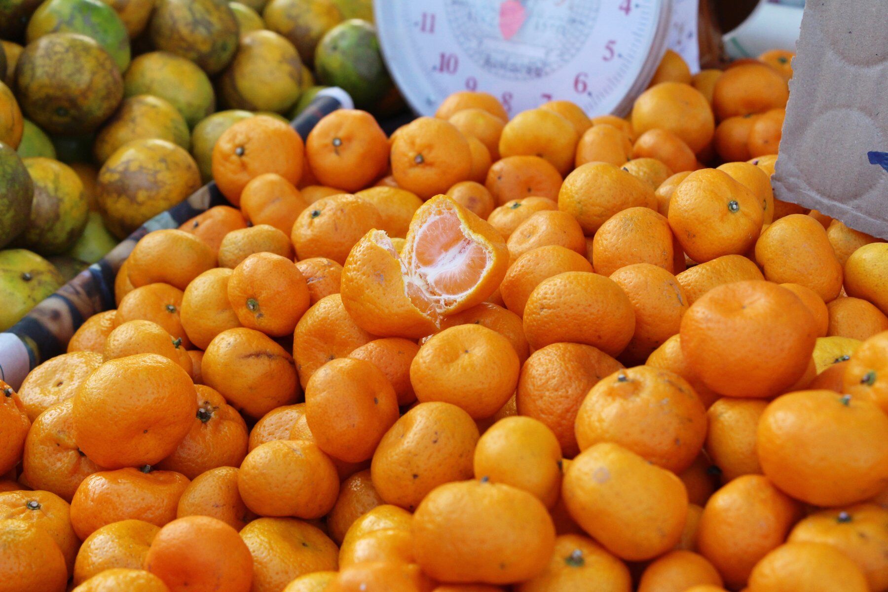 Citrus fruits piled up at a fruit market
