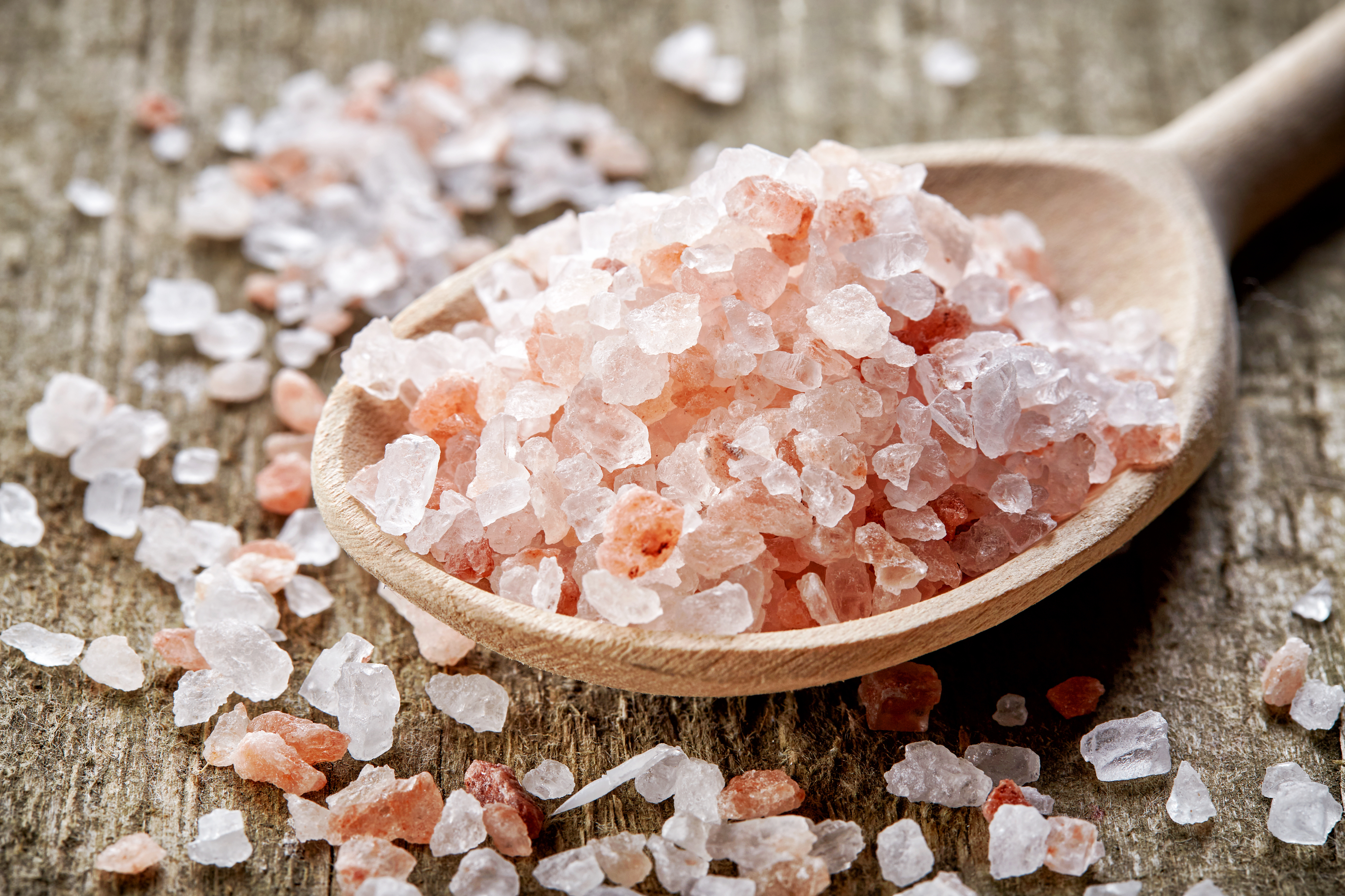 Какую соль добавляют в пищу. Гималайская морская соль. Каменная соль Гималаи. Розовая гималайская соль. Розовая соль в Гималаях.