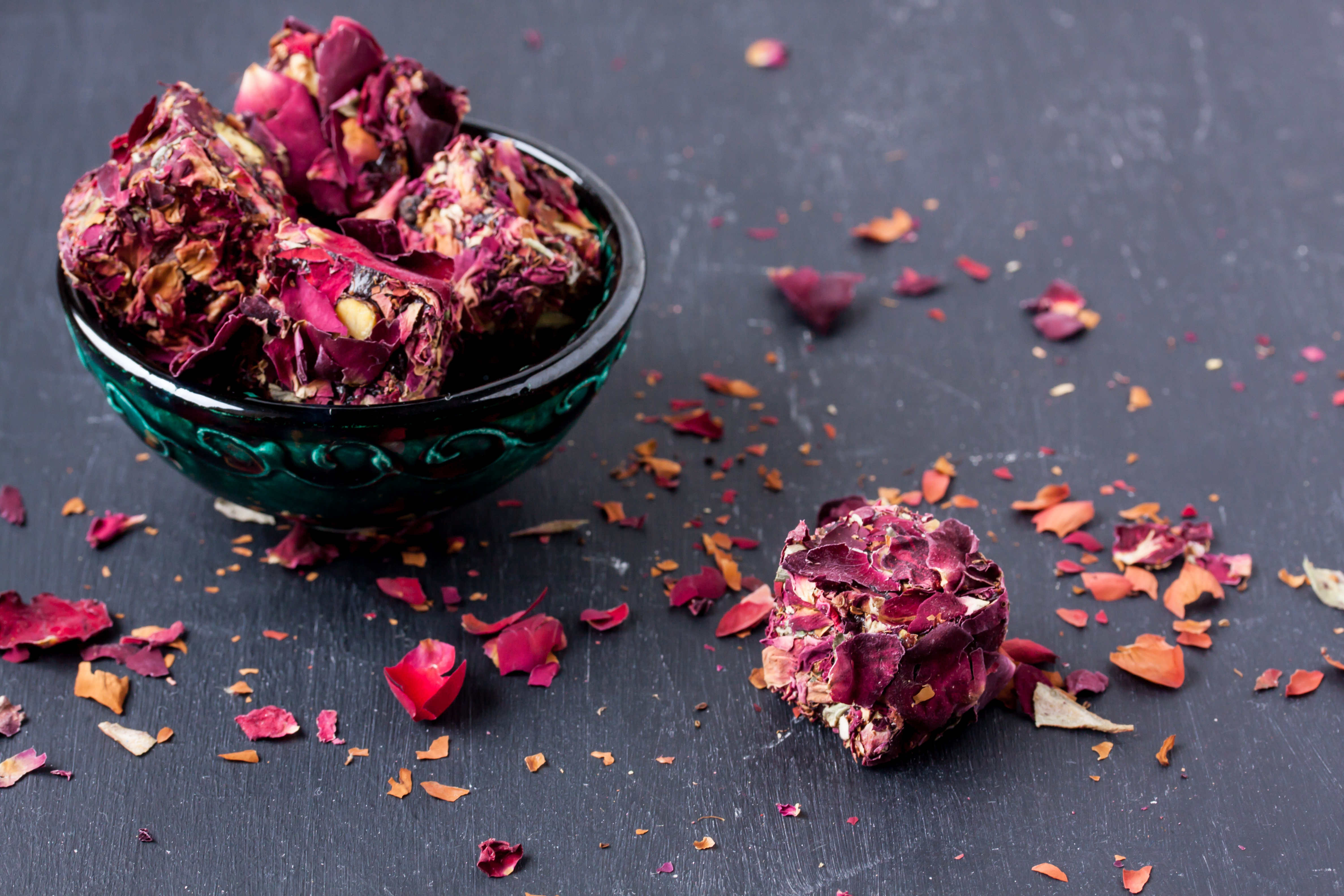 Rose Petals for a serene bath experience