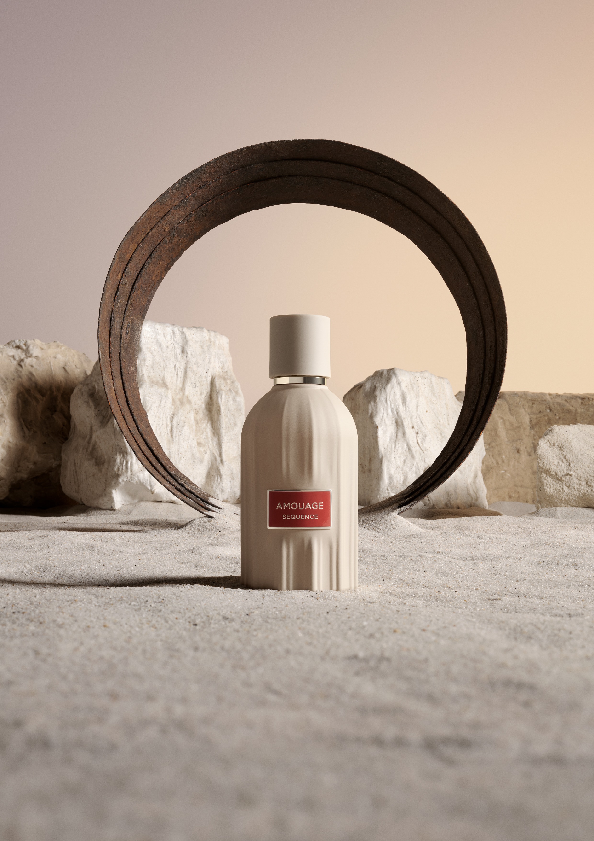 Amouage rozšiřuje kolekci Essences o tři nové kreace — Line 618, Remain a Sequence inspirované — geometrií času