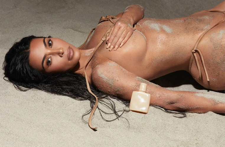 Kim kardashian silver body paint