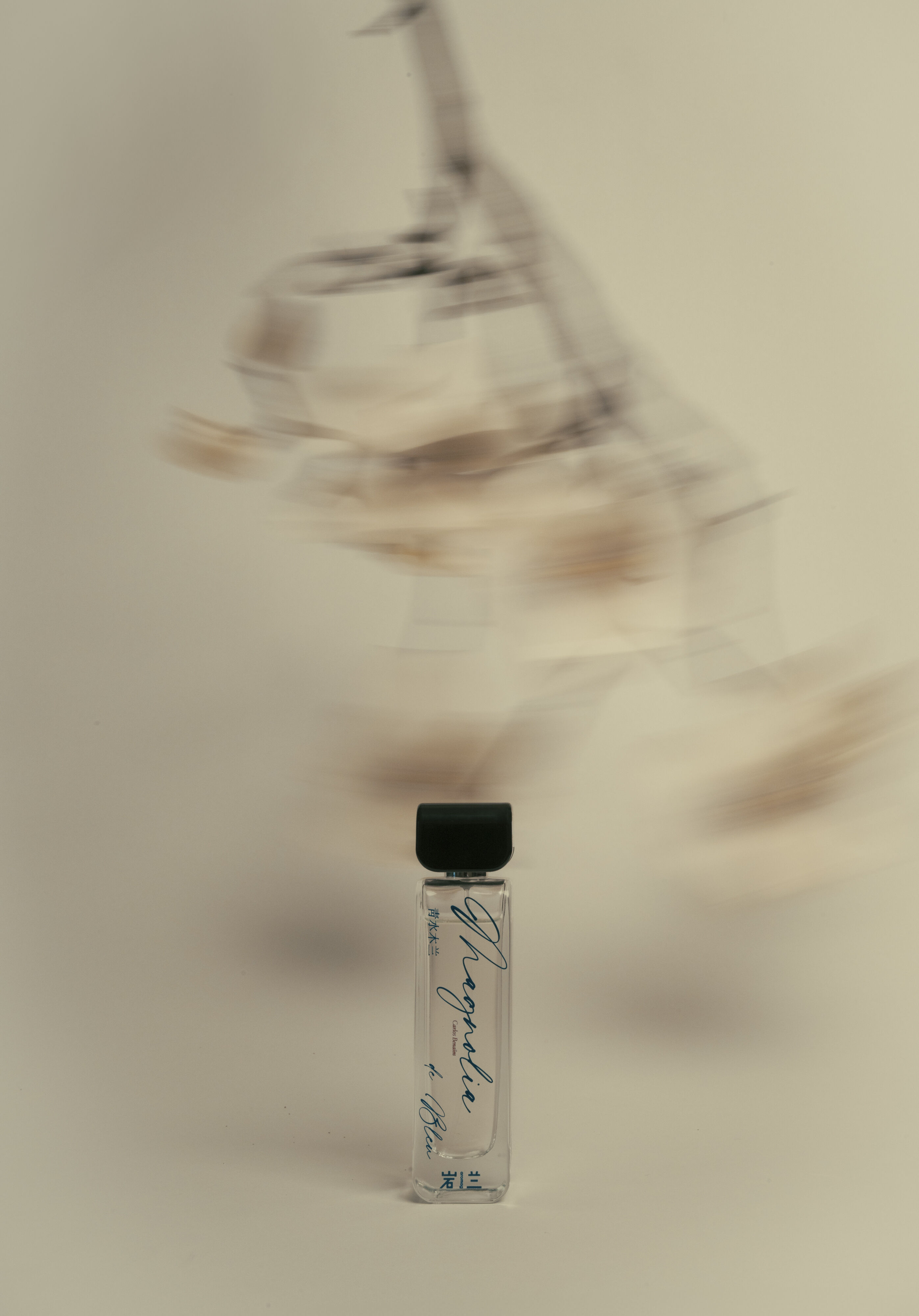 Magnolia de Bleu 青水木兰 aromag 岩兰 perfume