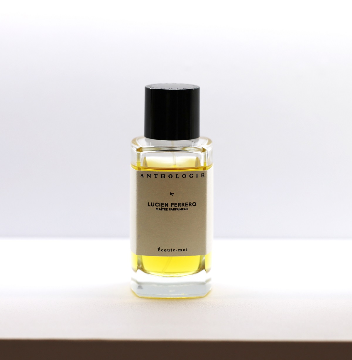 Écoute-Moi Anthologie：Lucien Ferreroは私たちに耳を澄ませるよう