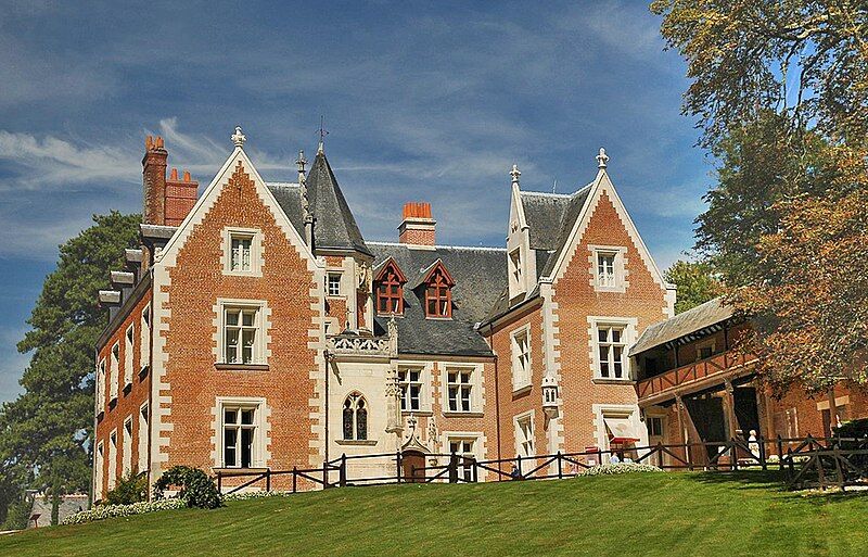 Clos Luce photo of chateau via wikimedia commons