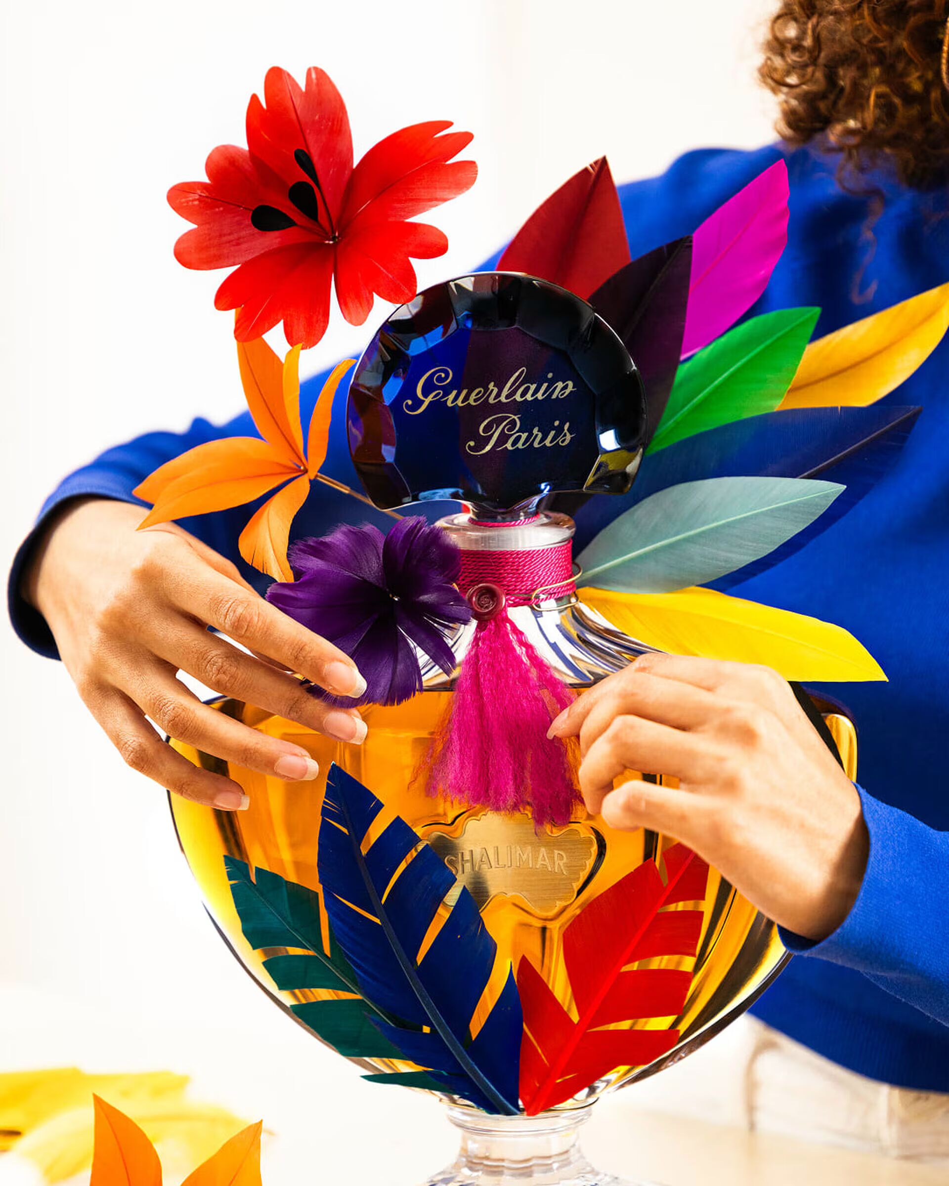 Detail zdobení flakonu Shalimar 100th Anniversary