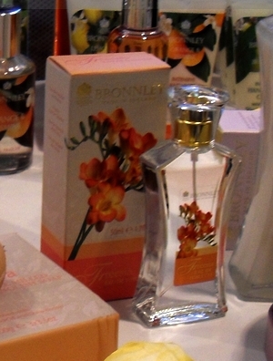 Freesia Bronnley de dama