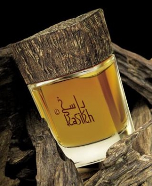 Rasikh Oud di Syed Junaid Alam da donna e da uomo