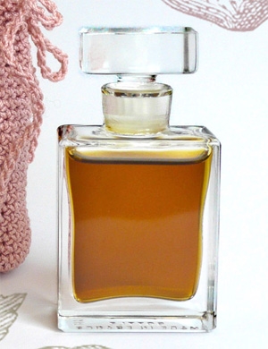 Lyra Roxana Illuminated Perfume unisex