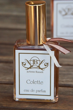 Colette JoAnne Bassett для мужчин и женщин